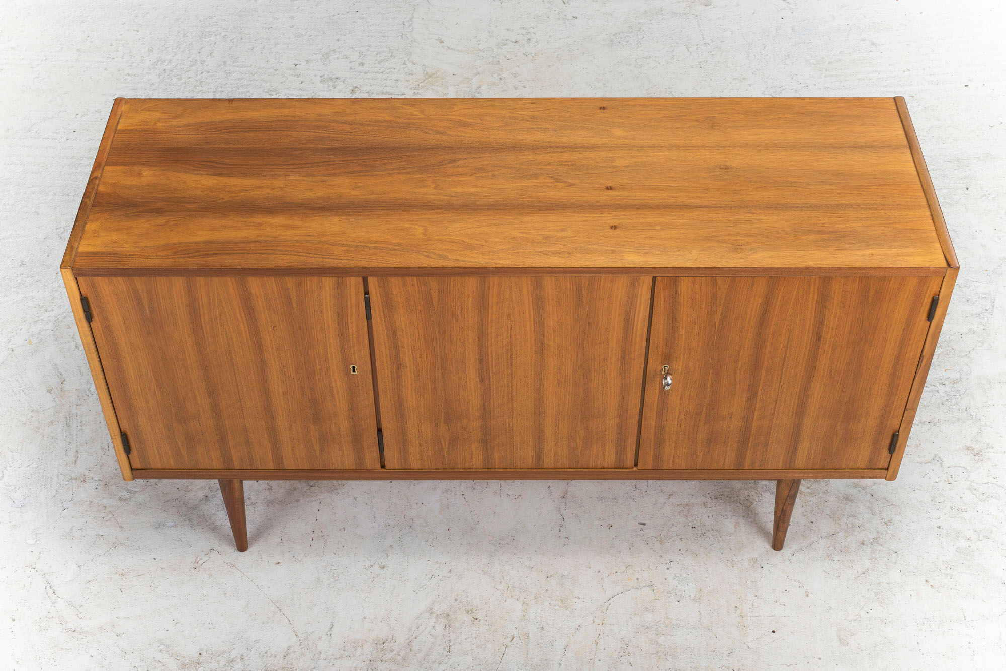 Enfilade en noyer, années 1960