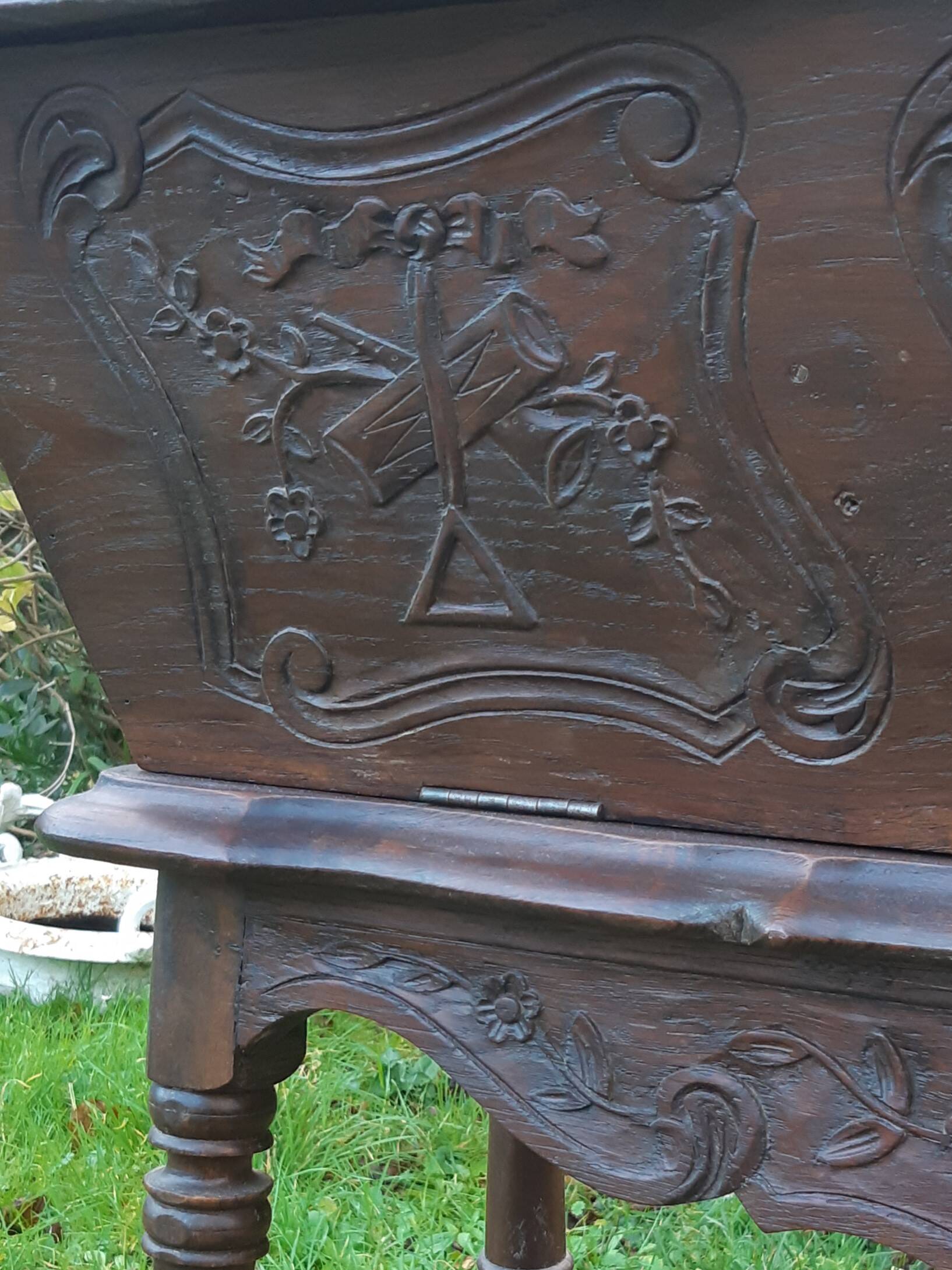 Provençal oak kneading trough
