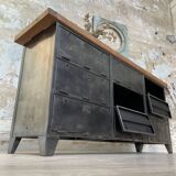 Industrial row in metal and oak.