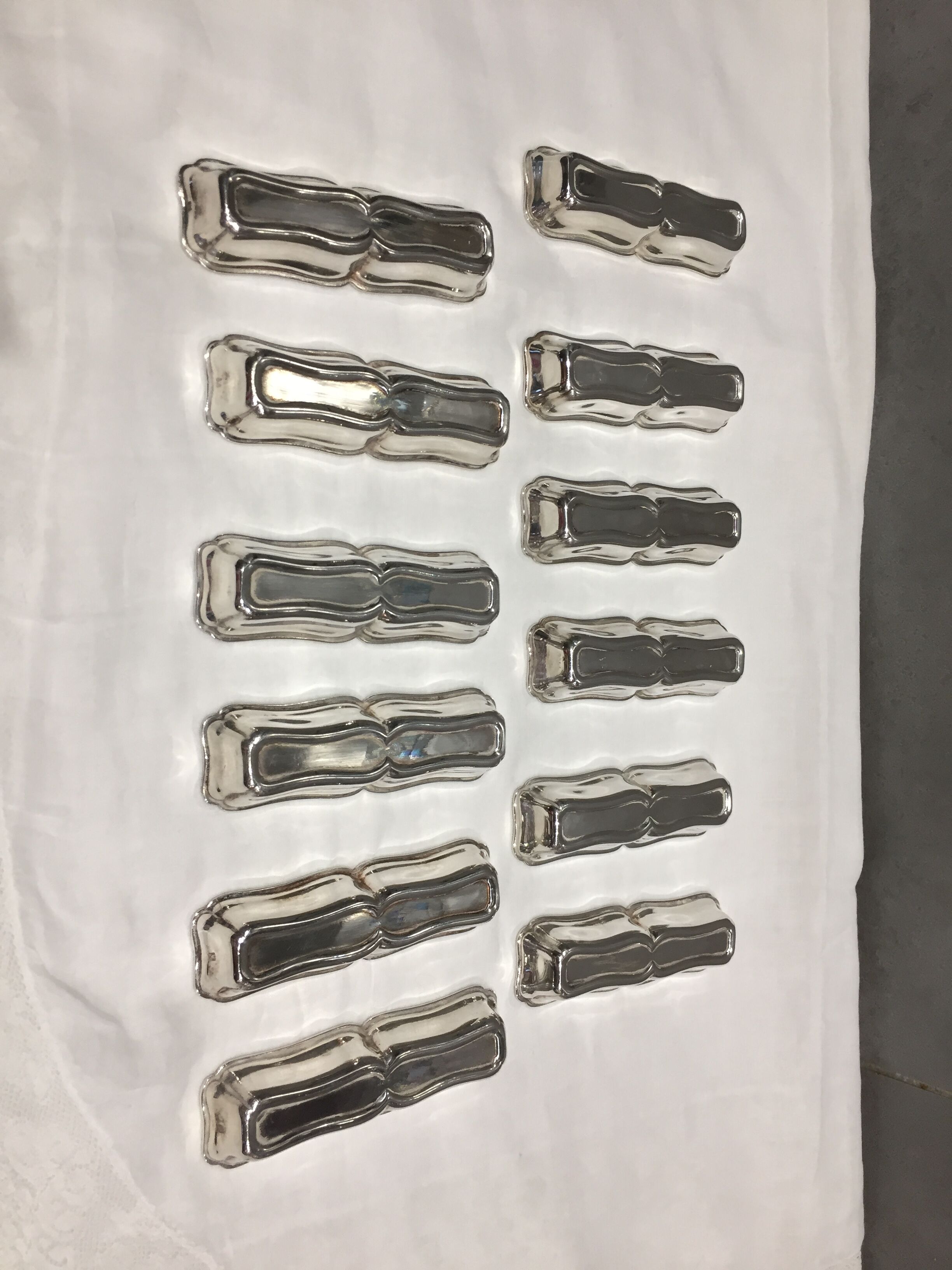 Lot of 12 silver metal knive holders