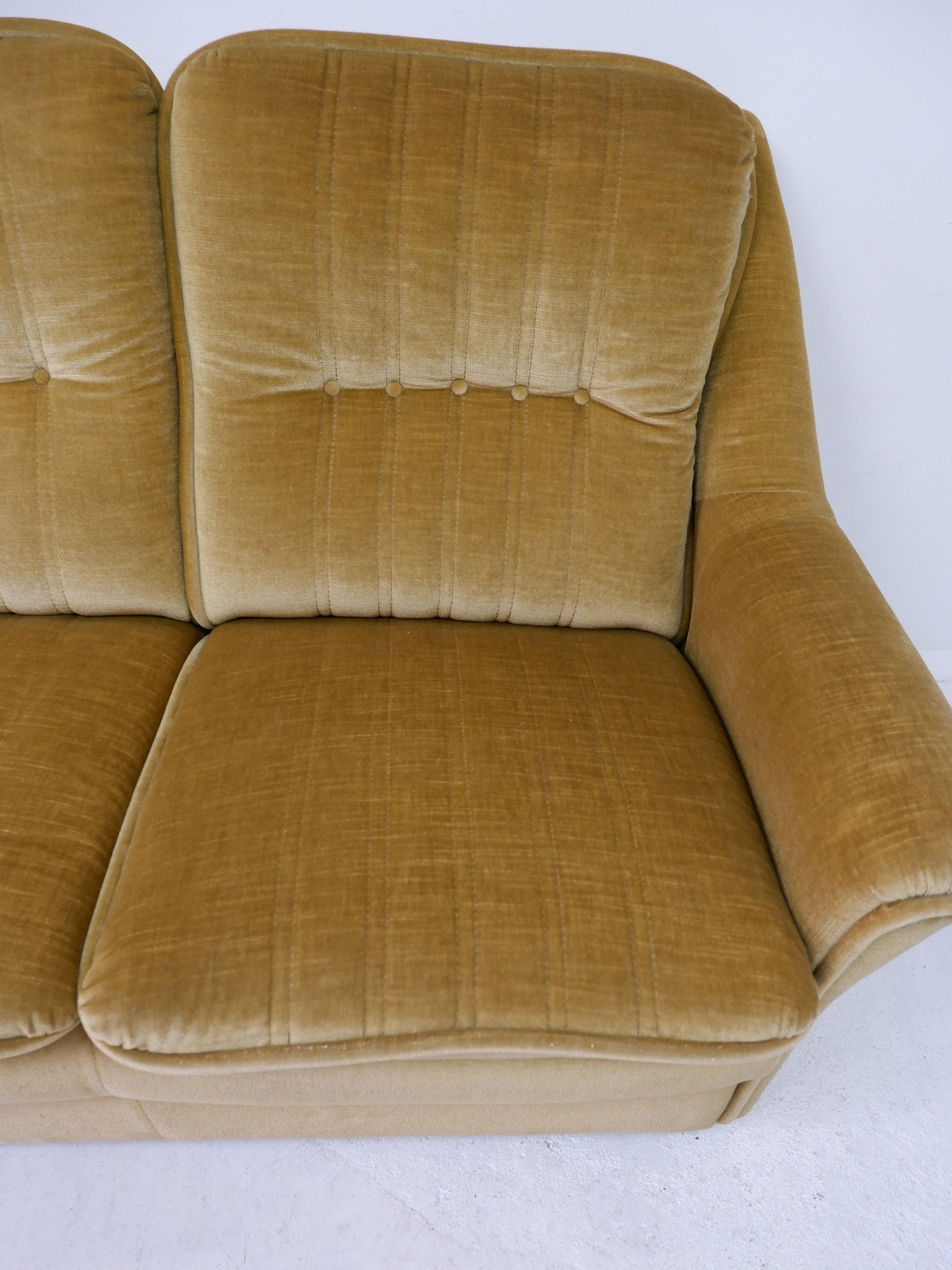 Vintage sofa yellow/gold 1970s