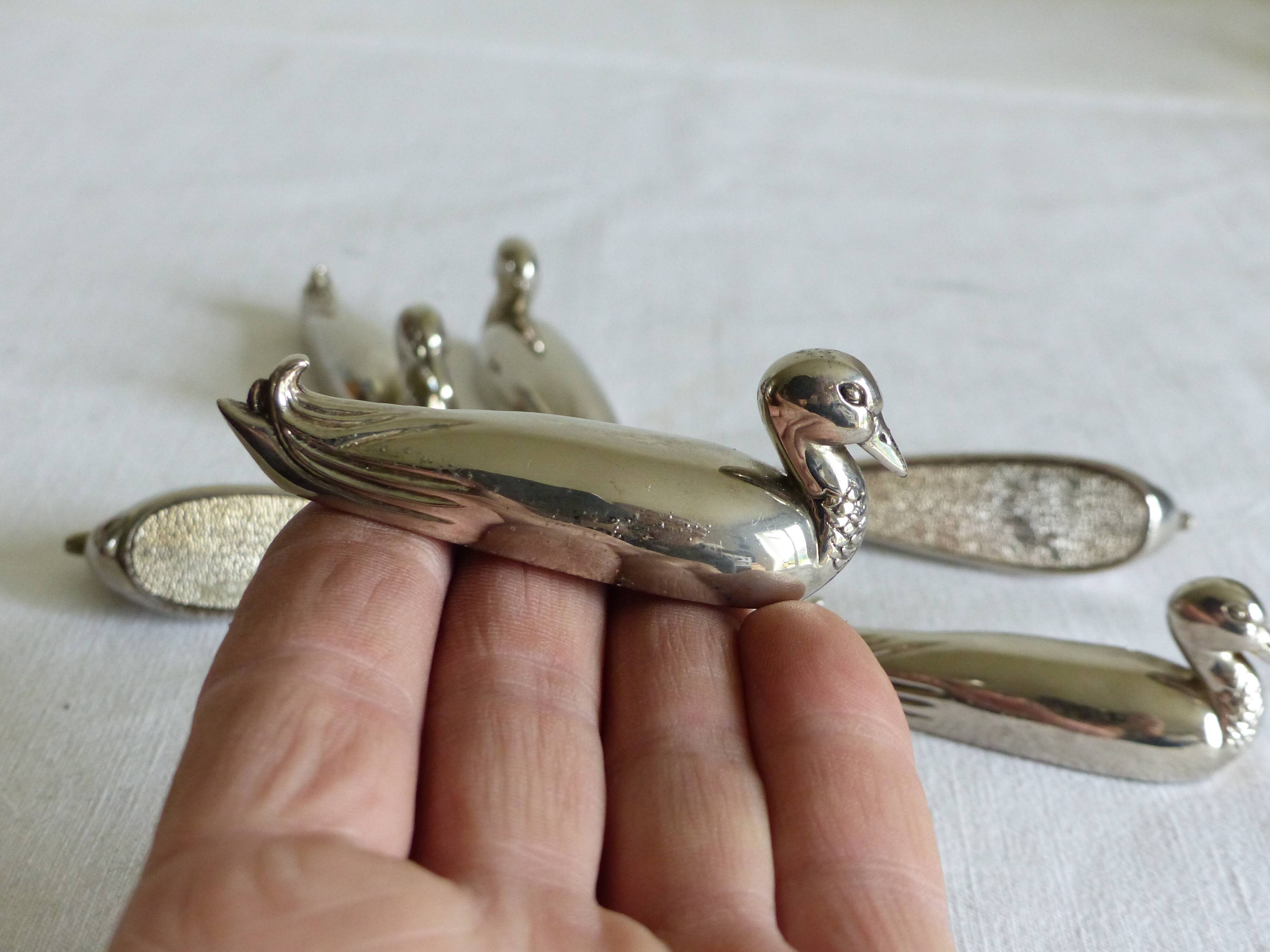 6 metal knife holders, ducks