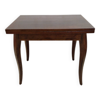 Game table with curved legs