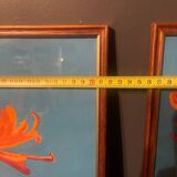 2 peintures de dahlias oranges dans cadres antiques en bois