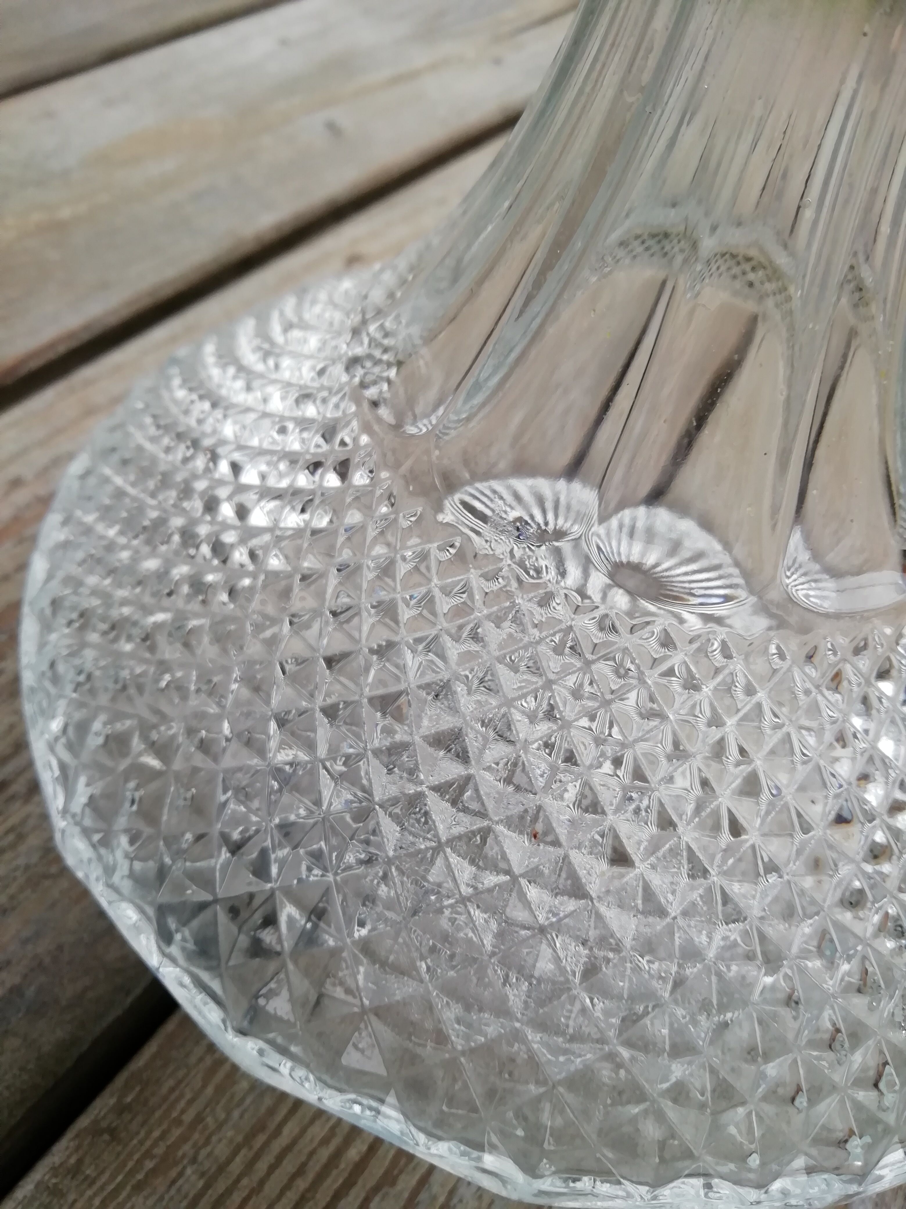 Diamond tip glass decanter