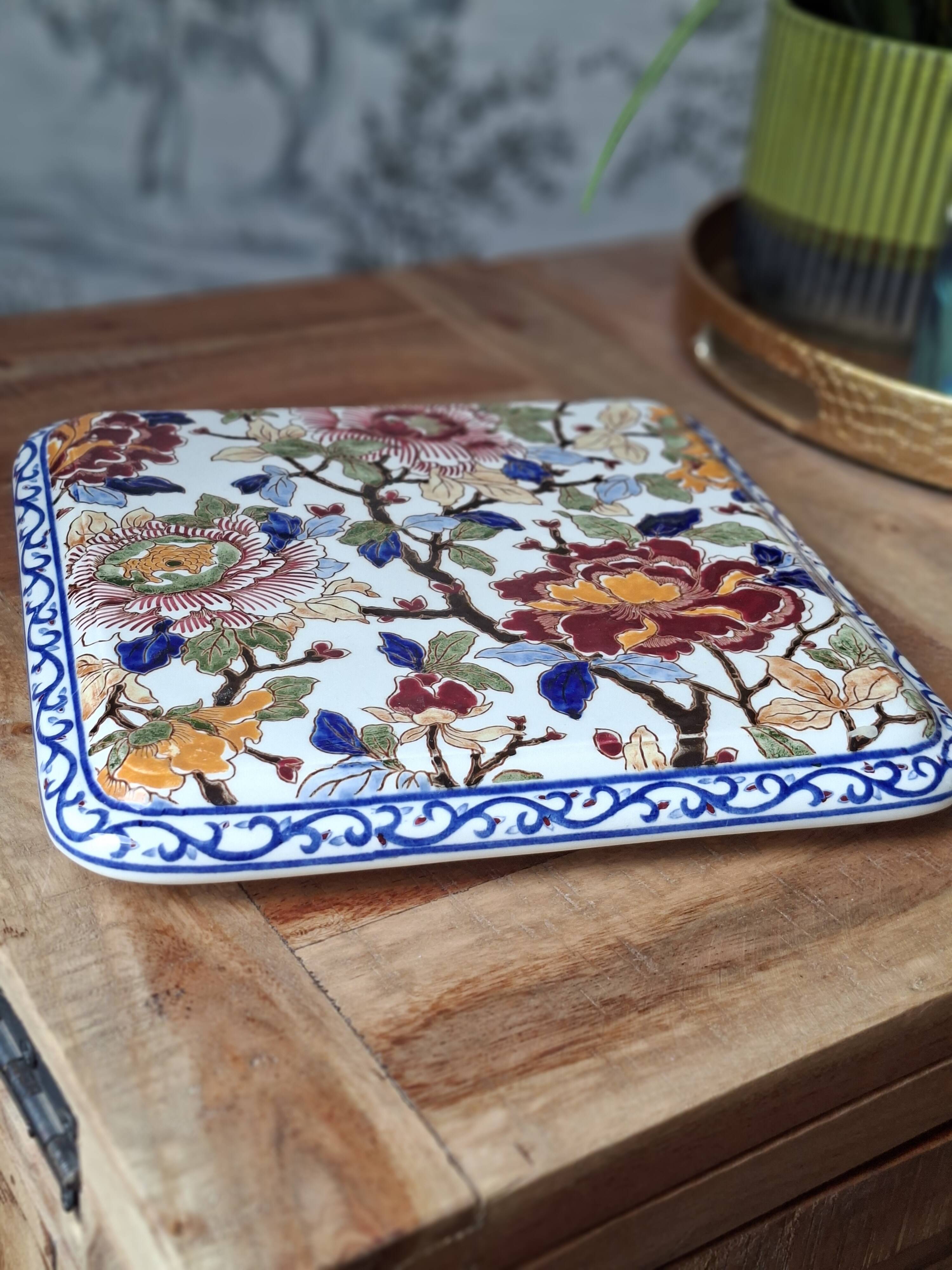 Square plate in Gien earthenware – Polychrome floral decoration