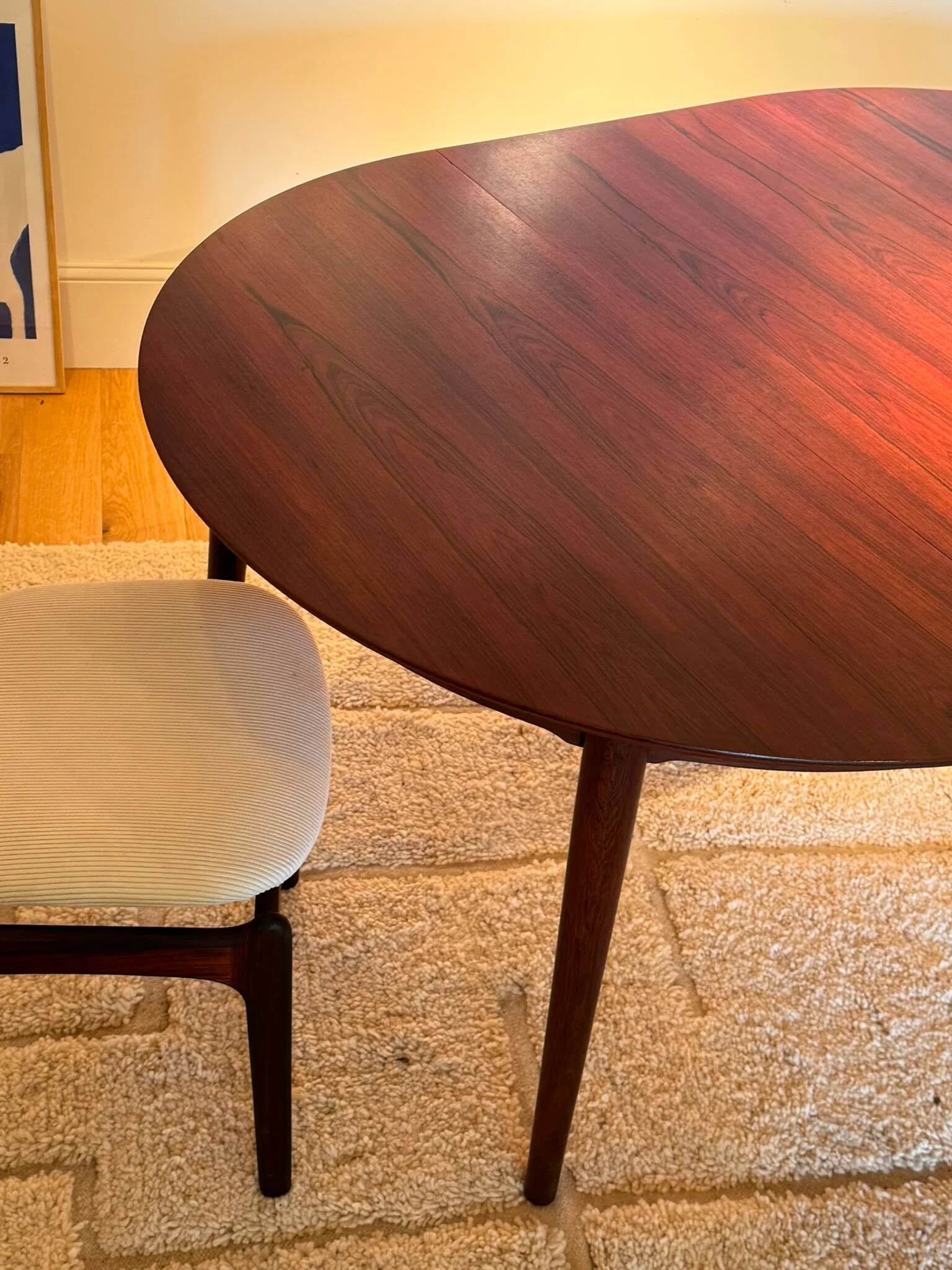 Vintage Scandinavian extendable round table in rosewood "Ingrid"