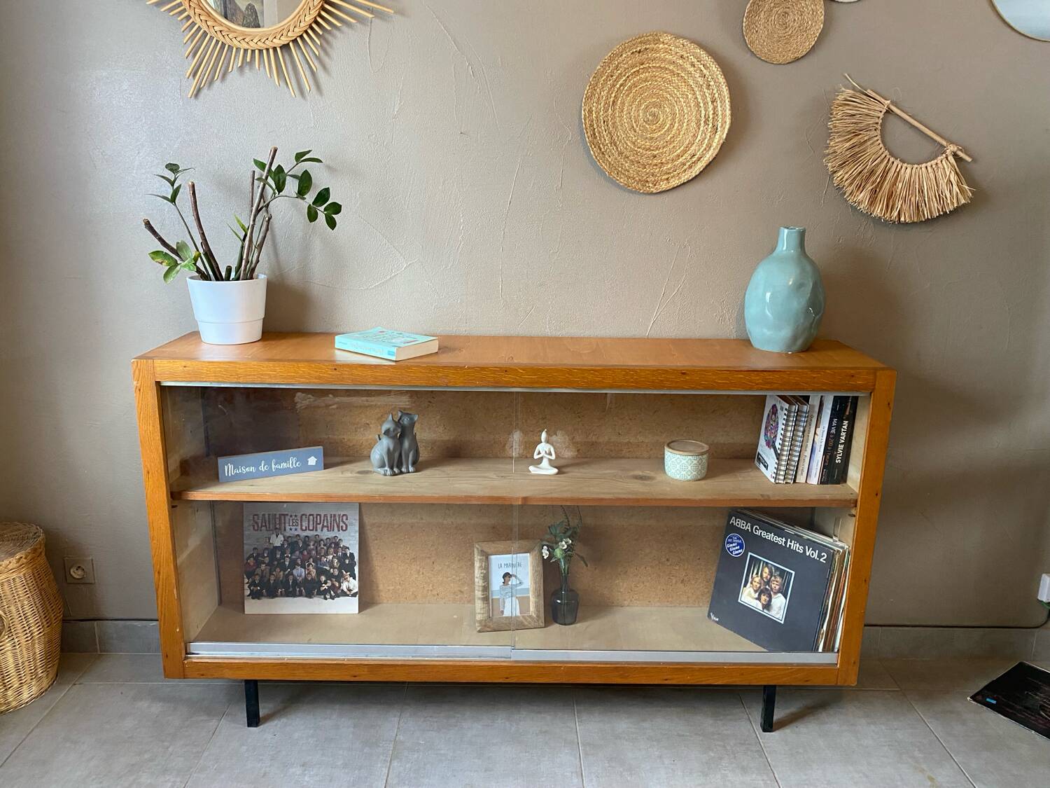 Vintage display cabinet / bookcase