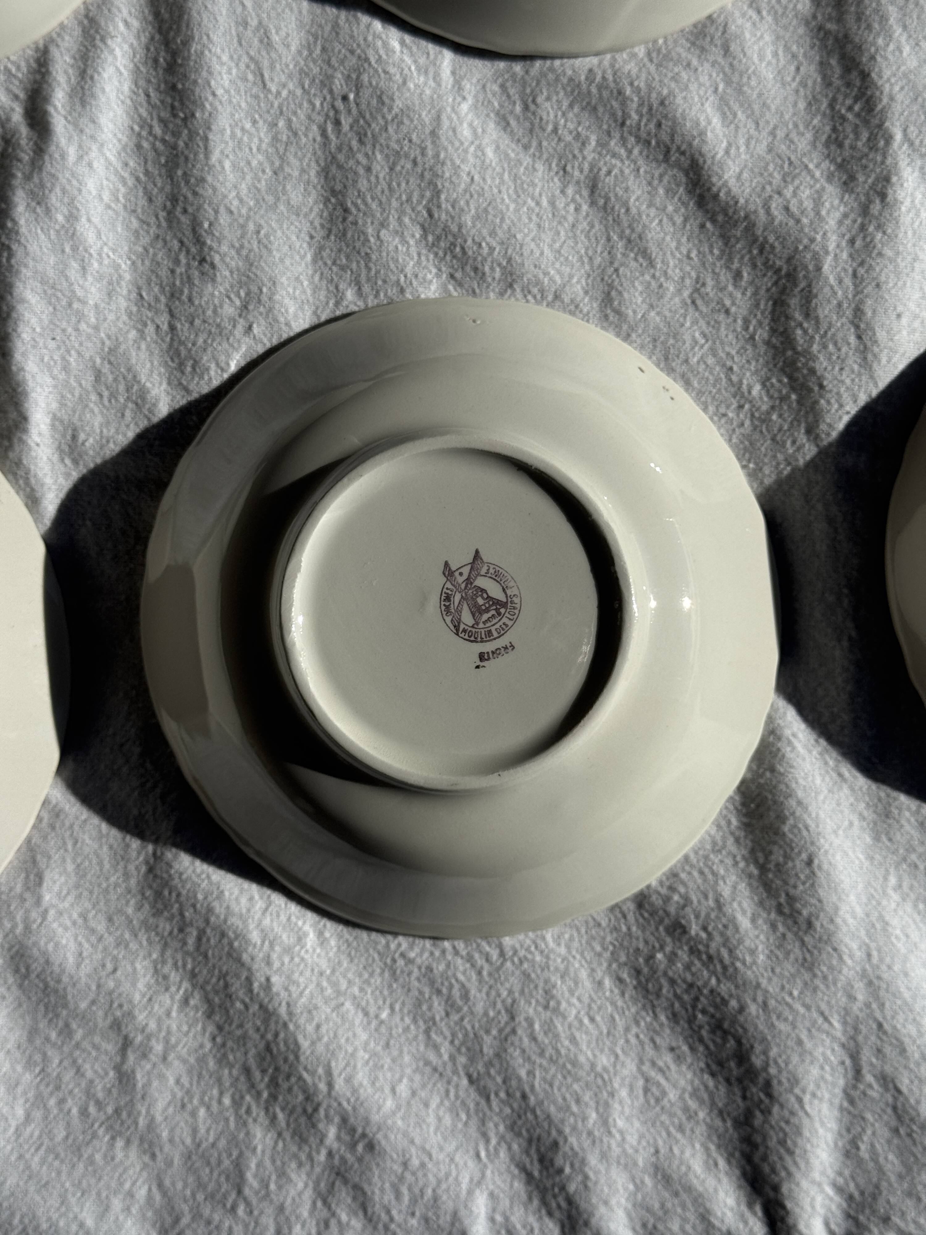 Vintage fruit salad service consisting of a bowl and 7 small dishes.