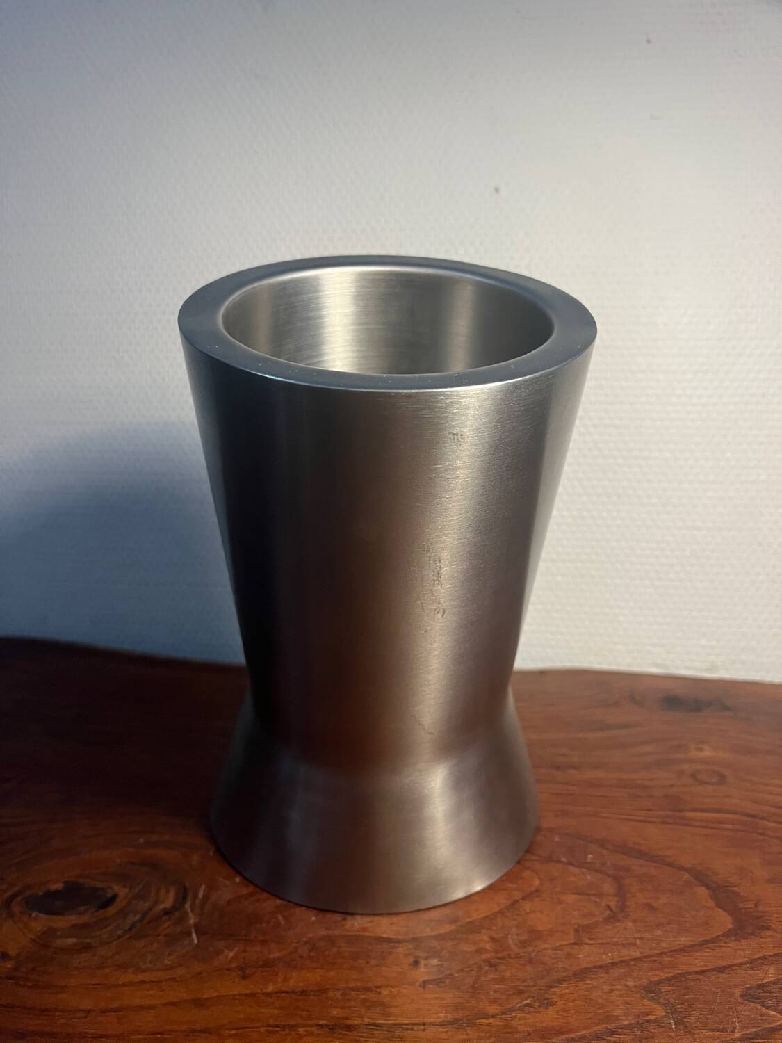 Stainless steel bottle cooler bucket