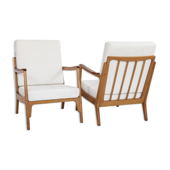 Midcentury Danish pair of easy chairs in oak and teak with white fabric 1960s