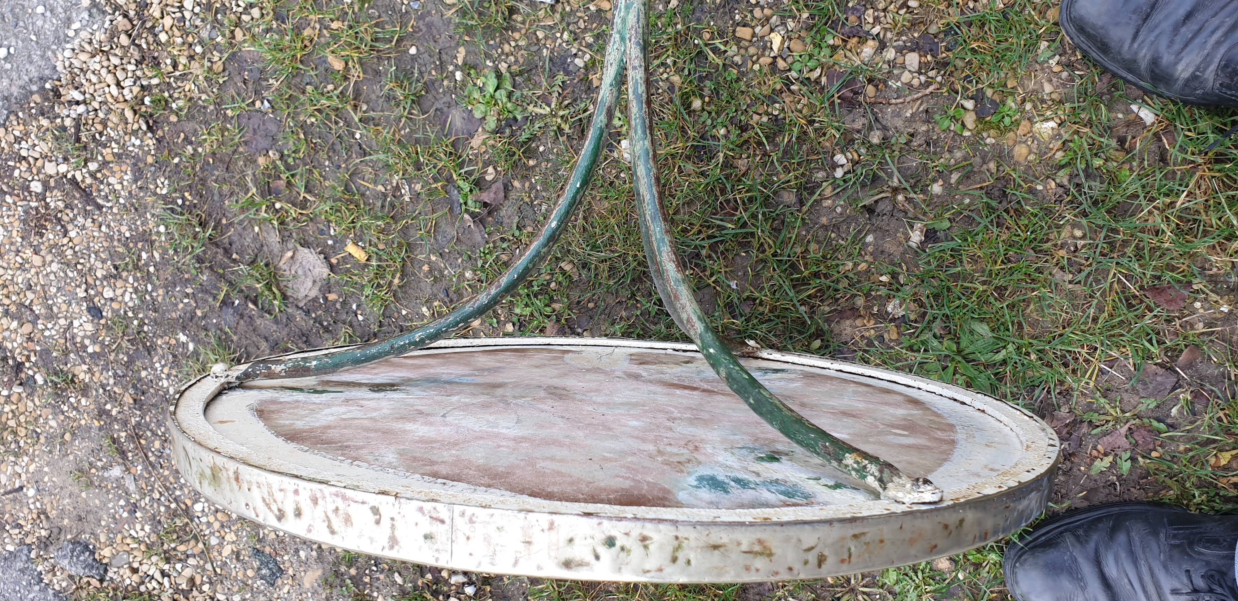 Pedestal bistro table