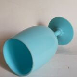 Vase à pied en opaline bleue vintage