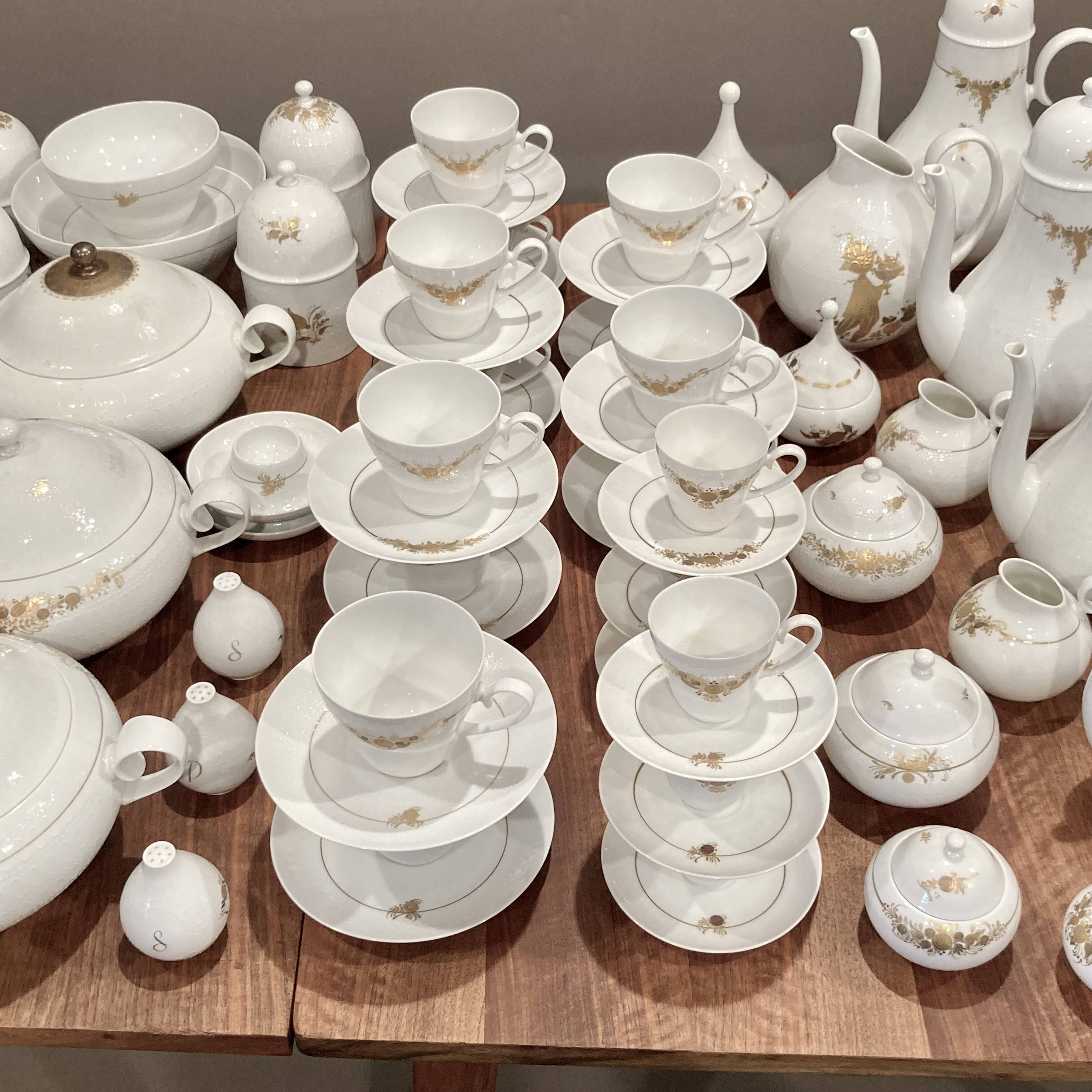 SERVICE PORCELAIN 145 PIECES DESIGN "BJORN WINNBLAD" 1950.