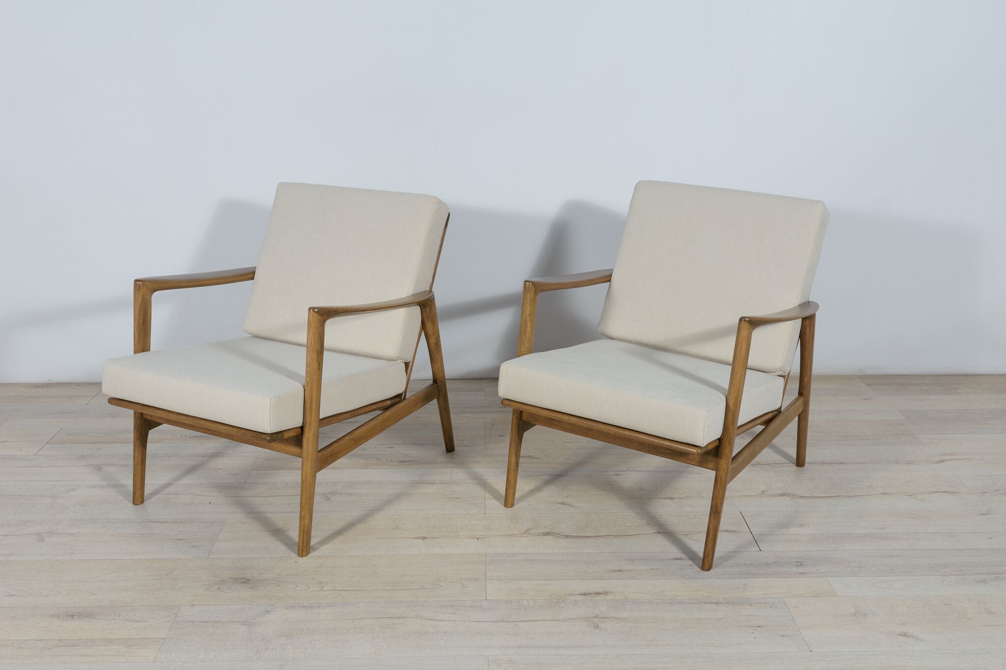 300-139 Armchairs from Swarzędzka, 1960s, Set of 2