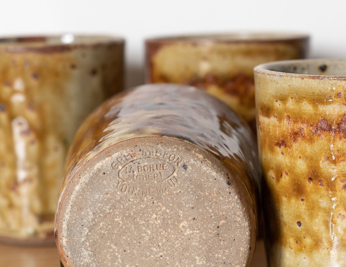 6 borne sandstone cups