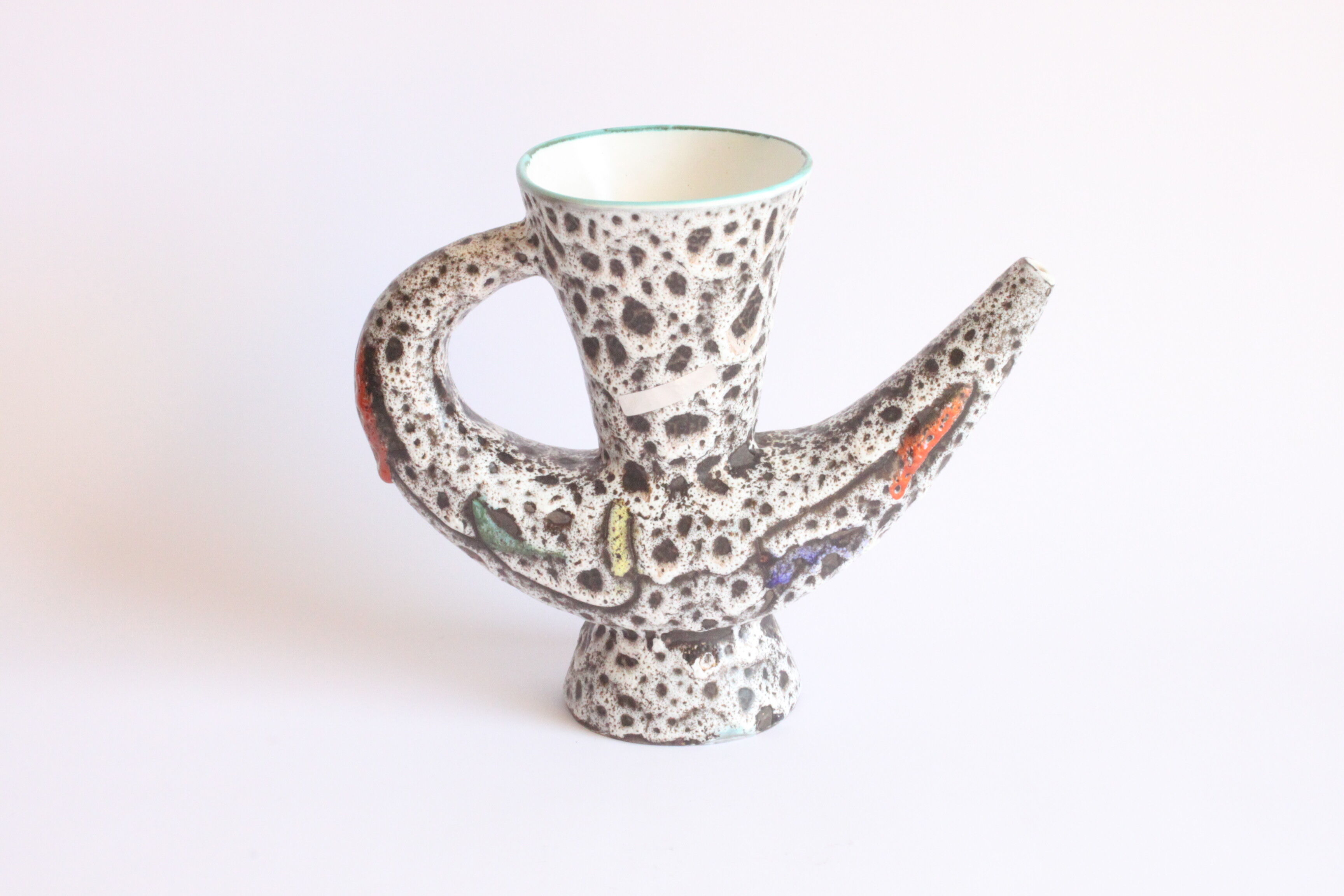 Pichet de forme organique par Marius Bessone, Vallauris années 1950.