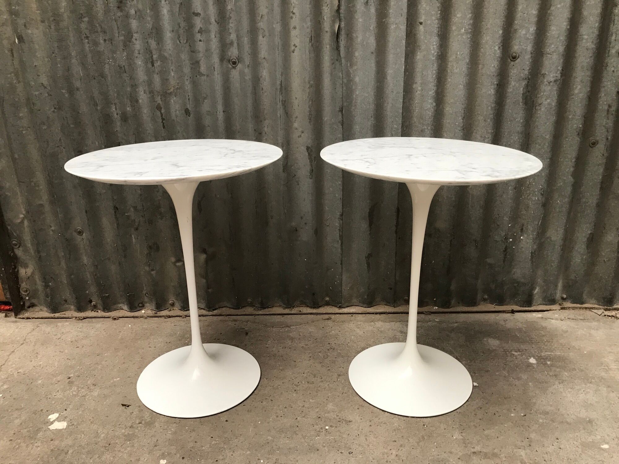 Pair of pedestals by Knoll international design Eero Saarien 1970