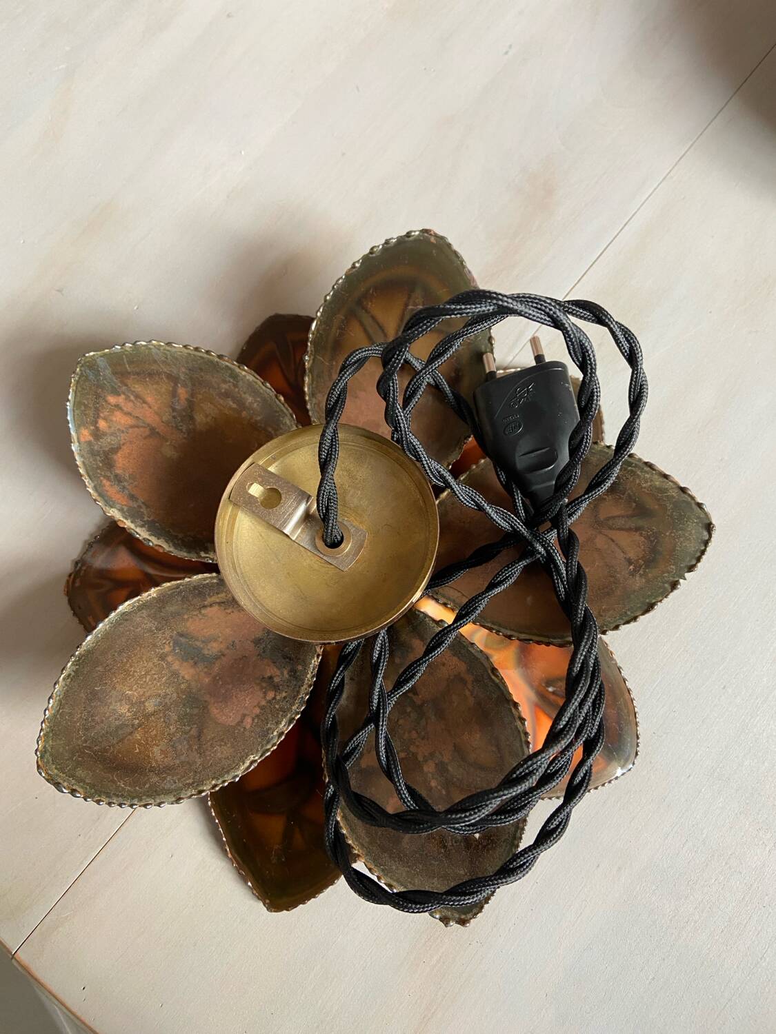 Metal flower wall light