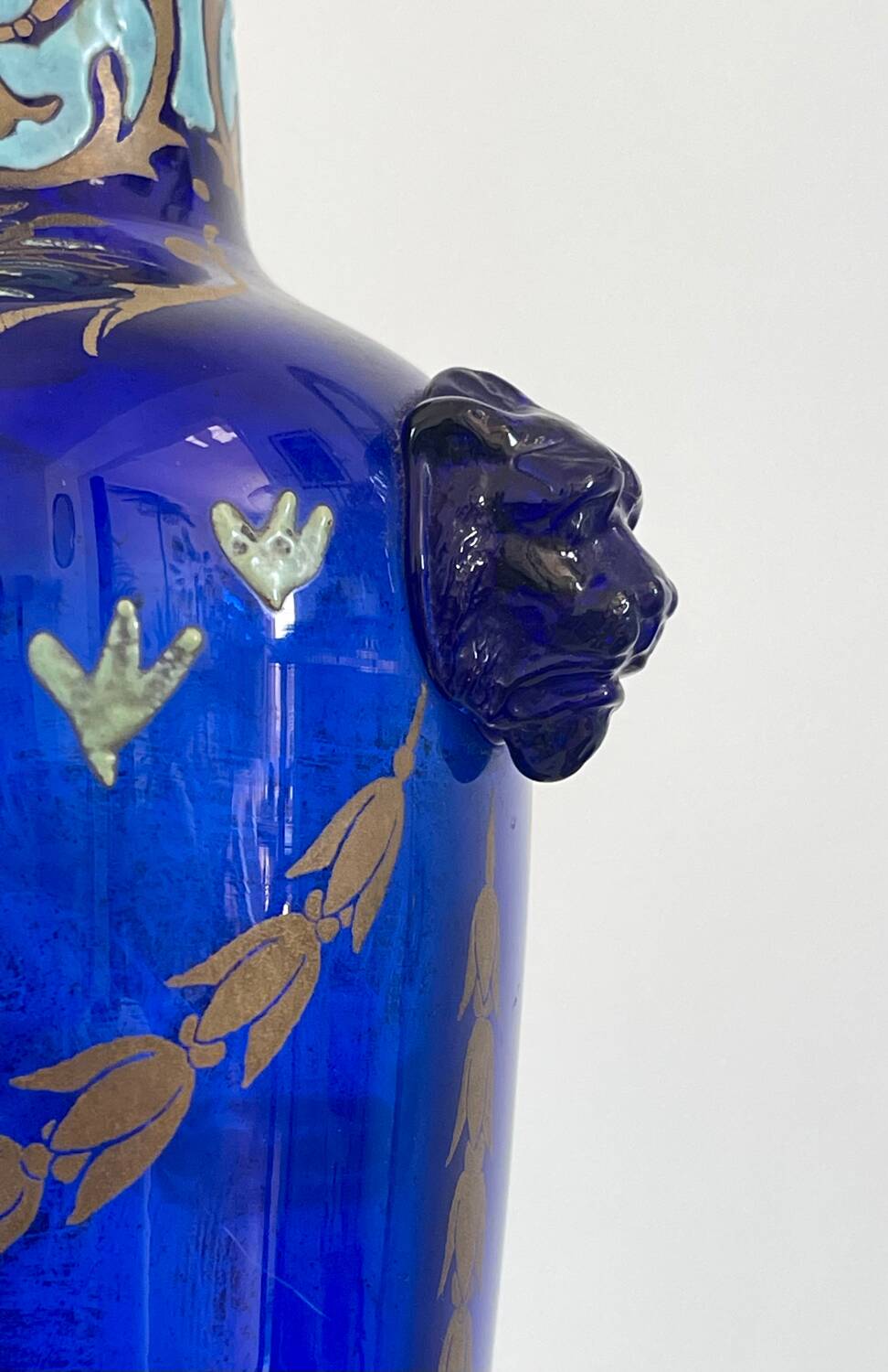 Vase en verre émaillé Art Nouveau.