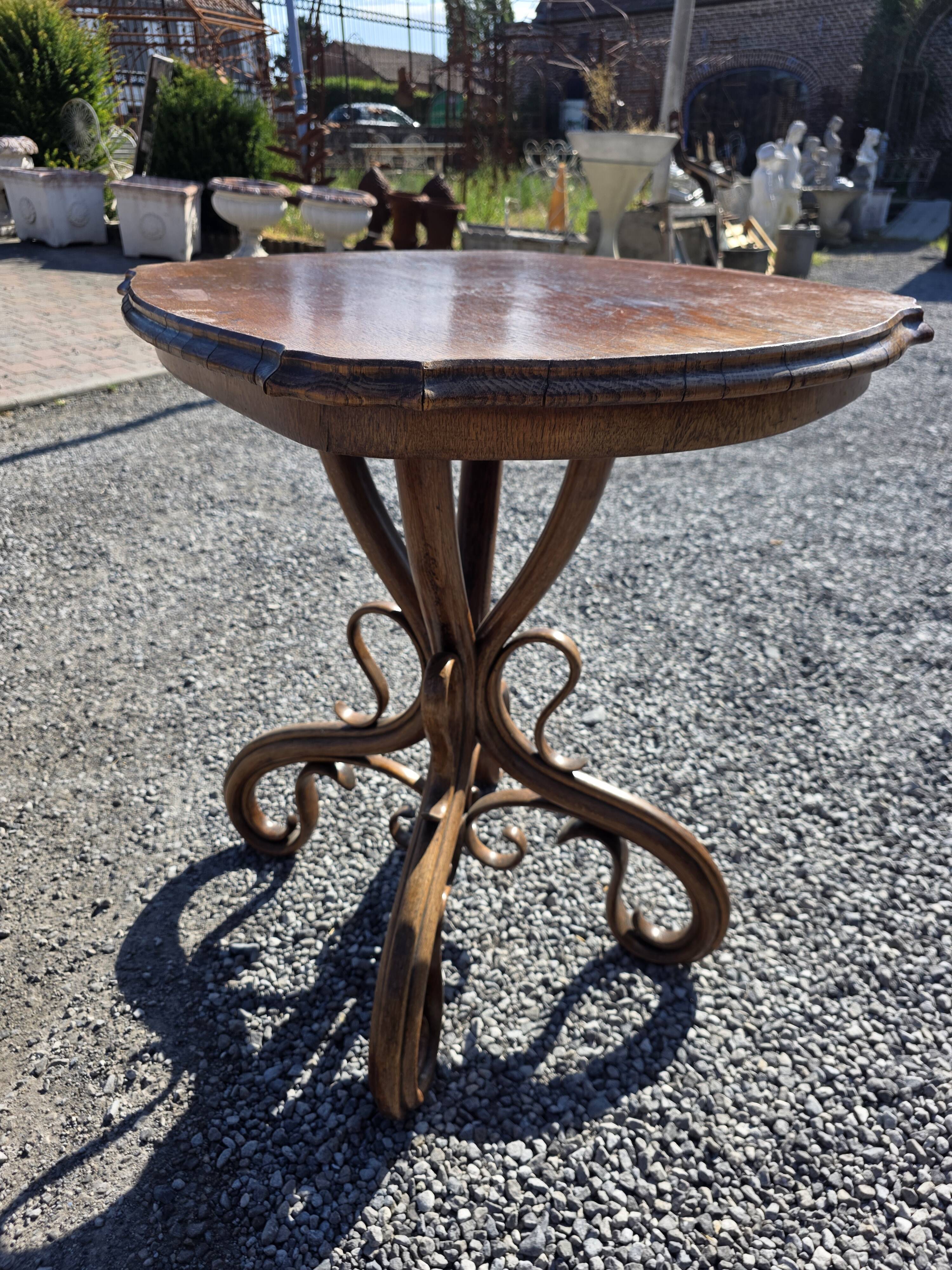 Thonet No. 1 curved wooden side table from the 19th century.