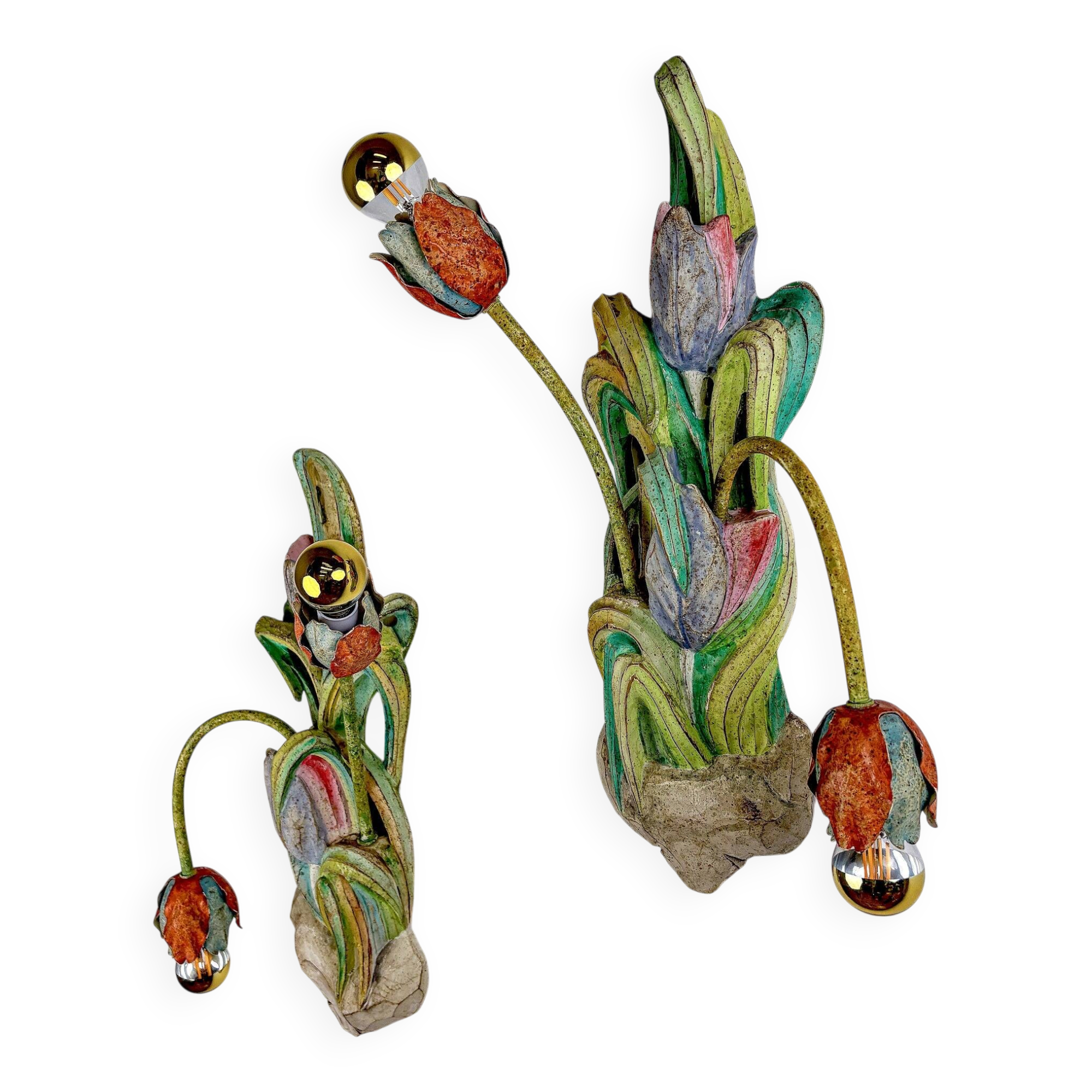 Paire de appliques italiennes en forme de tulipe et de feuille, bras en bois polychrome et métal, années 1960.