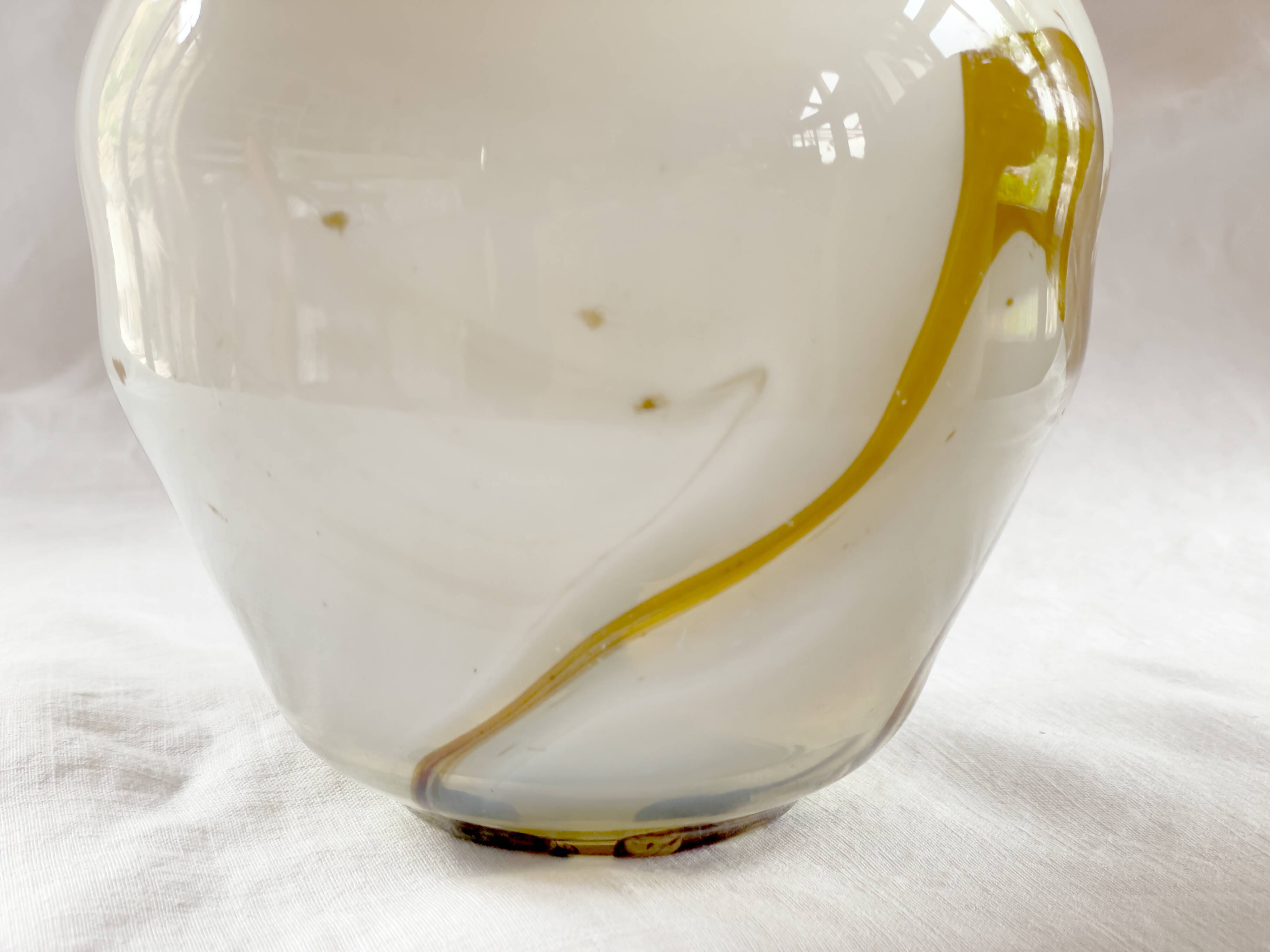 Vase boule « New Age »issu de la verrerie Maure-Vieil, 1960-1970