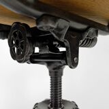 American swivel office armchair in oak, with leather seat, USA, Circa 1900