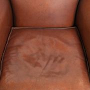 Timeless armchair made of sheepskin leather with a English look