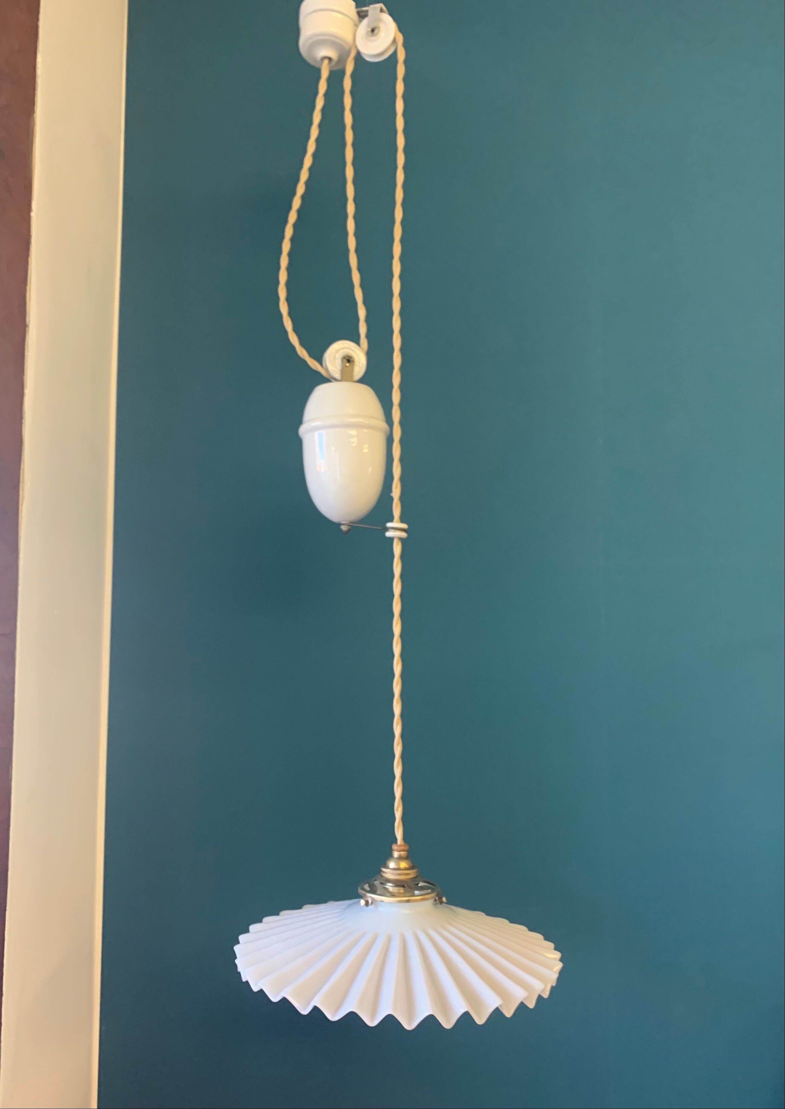 Opaline suspension rises and falls