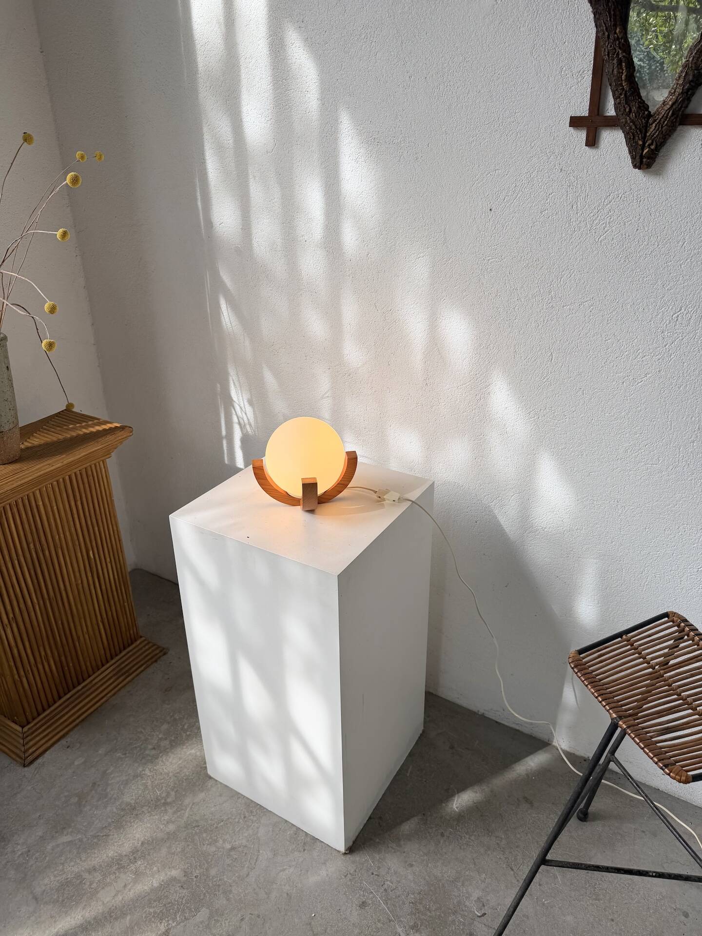 1980s pin support ball desk lamp