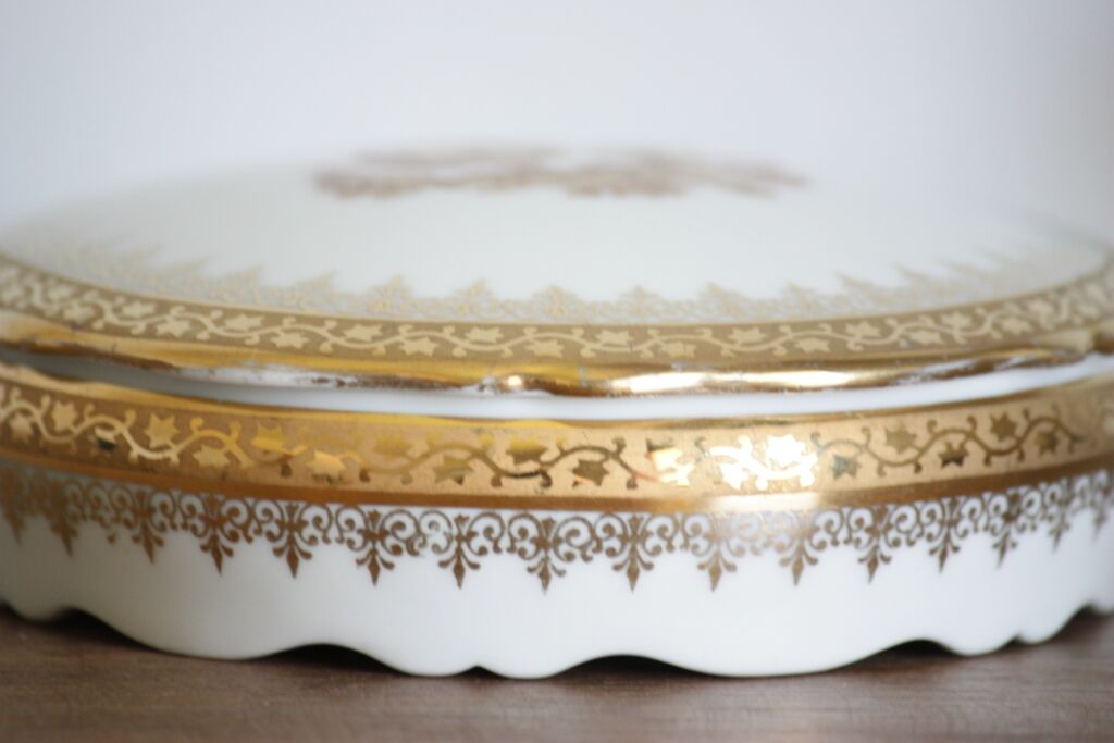Porcelain jewelry box