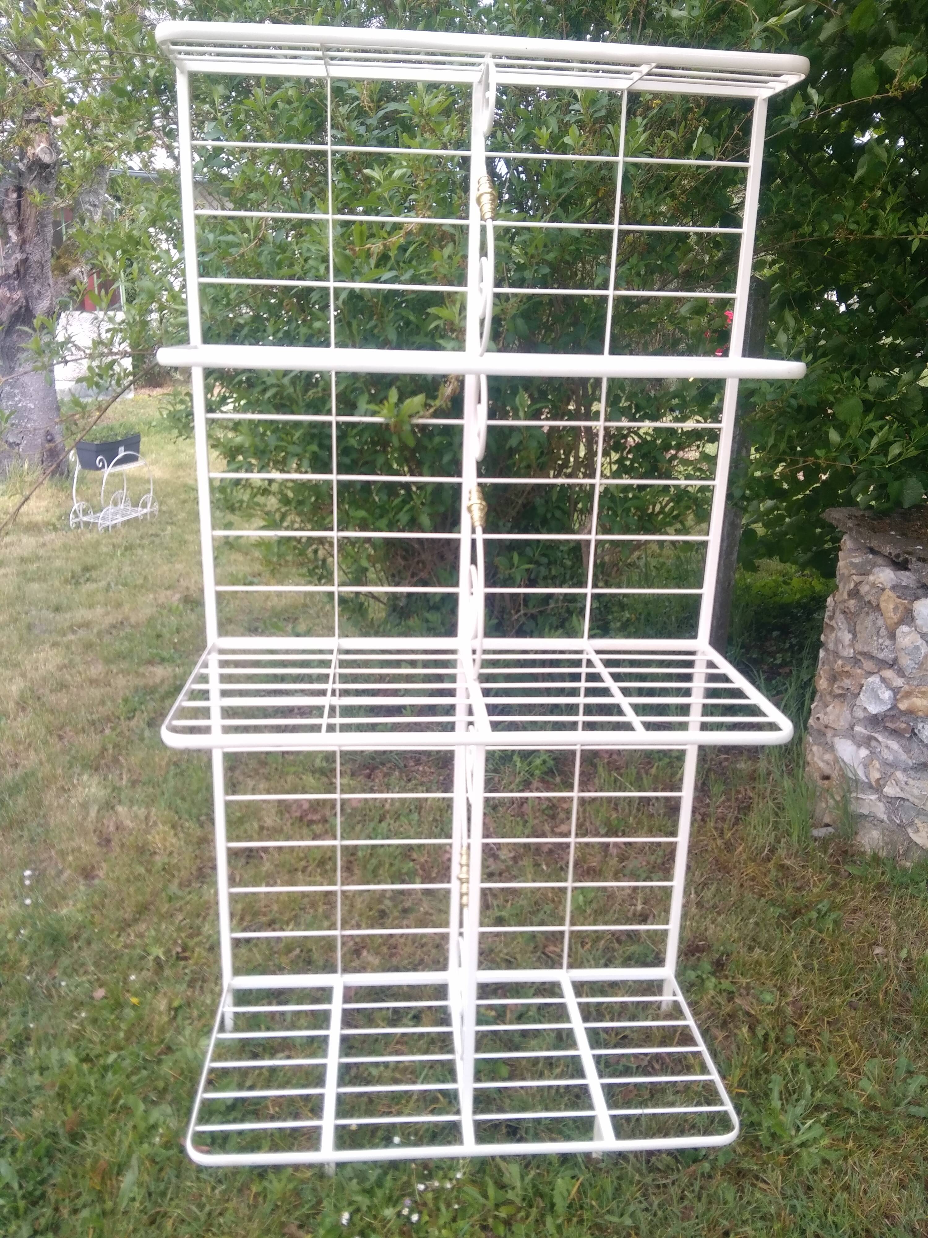 Wrought iron boulangère shelf