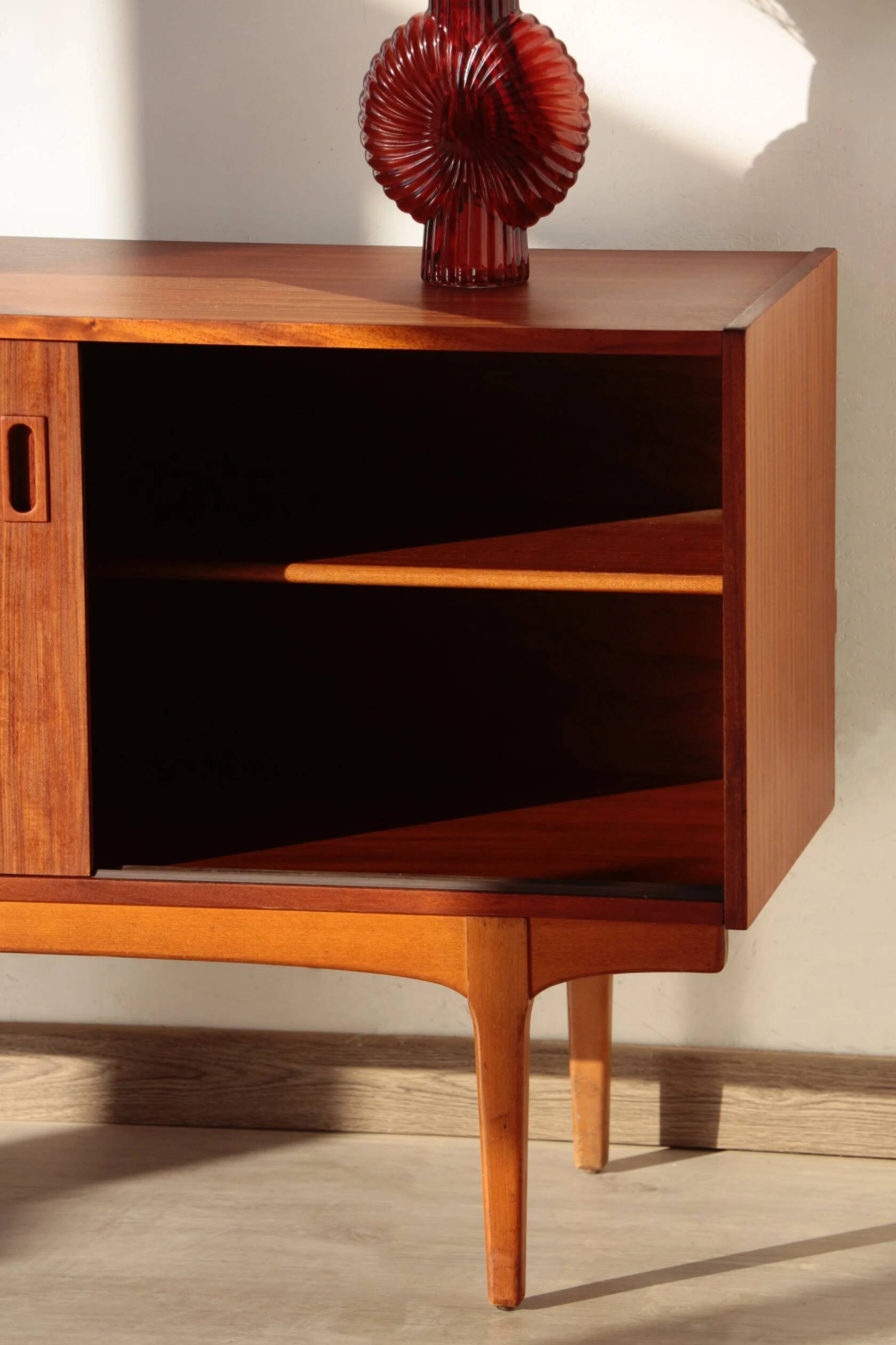Enfilade vintage Nathan en teck (183cm) – style scandinave
