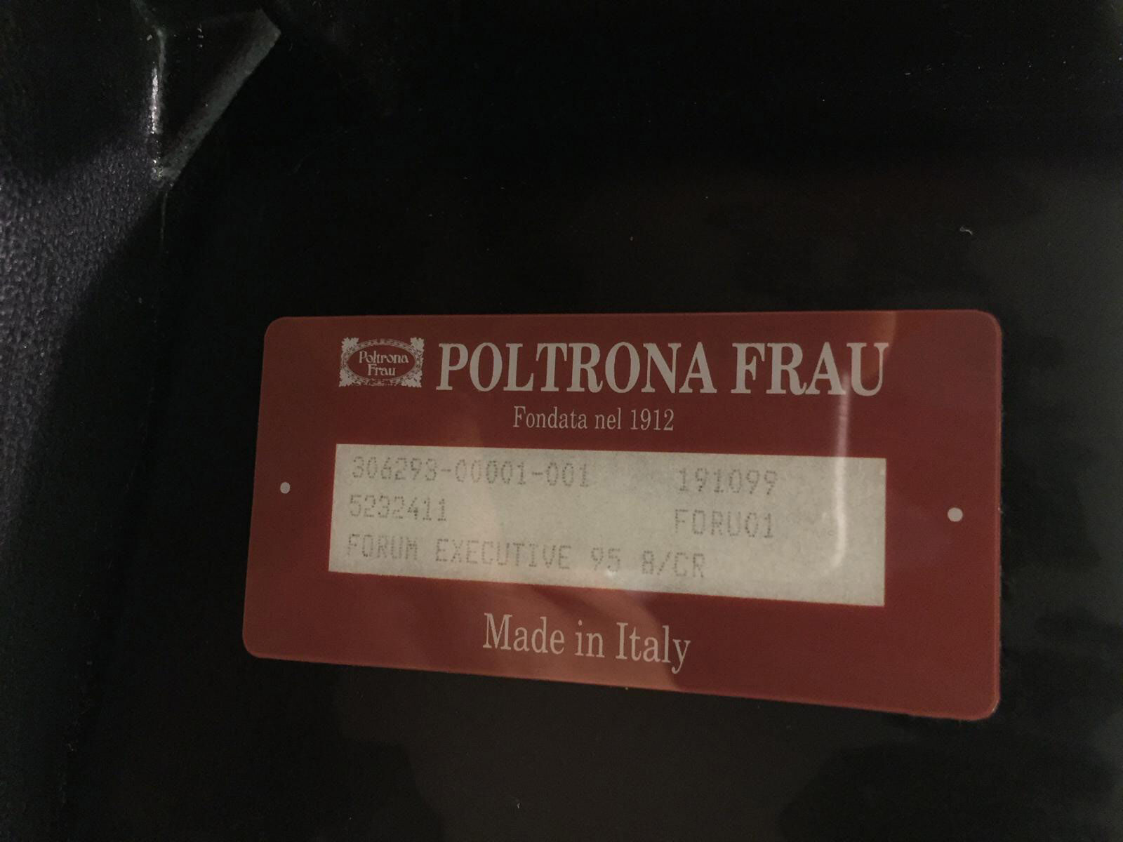 Vintage executive desk chair from Poltona Frau