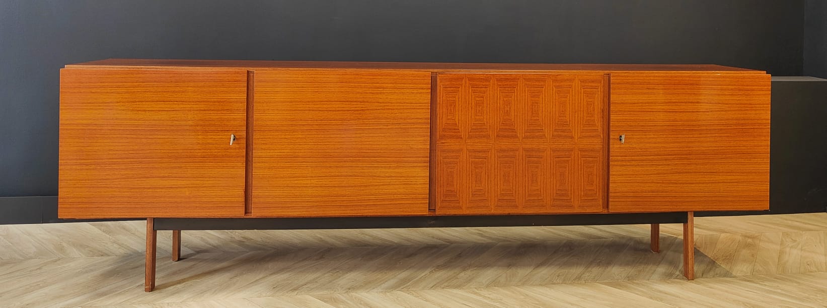 Enfilade Mid Century
