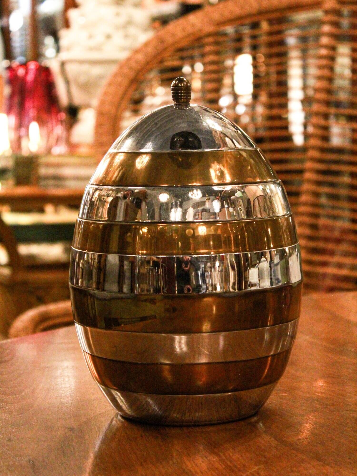 Egg-shaped ice bucket, silver and gold finish – Tommaso Barbi