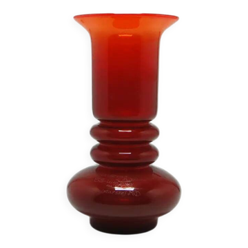 Vase moderne du milieu du siècle, en verre rouge, par L. Fiedorowicz, Pologne, années 1970.
