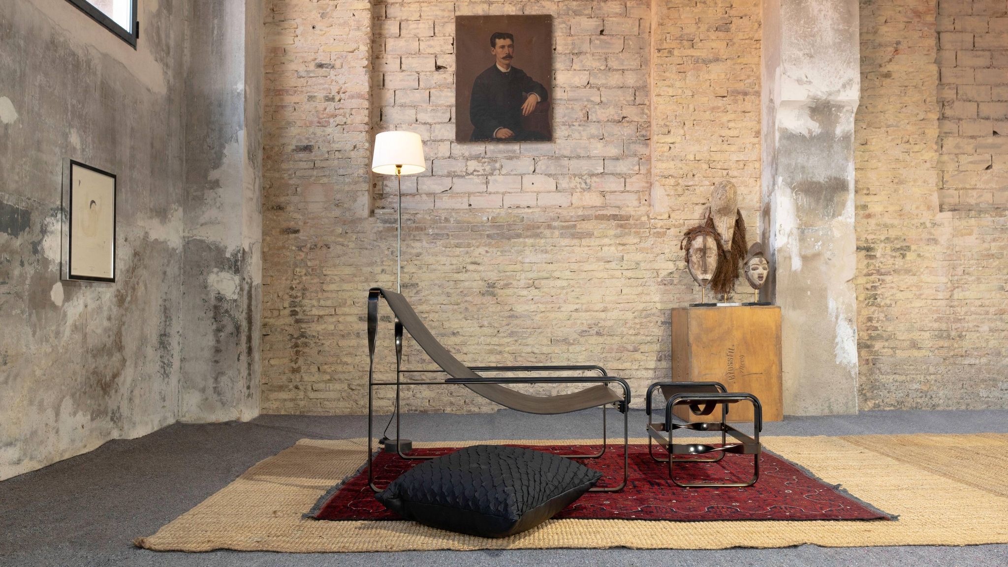 Contemporary Artisan Chaise Longue in aged silver steel and black leather
