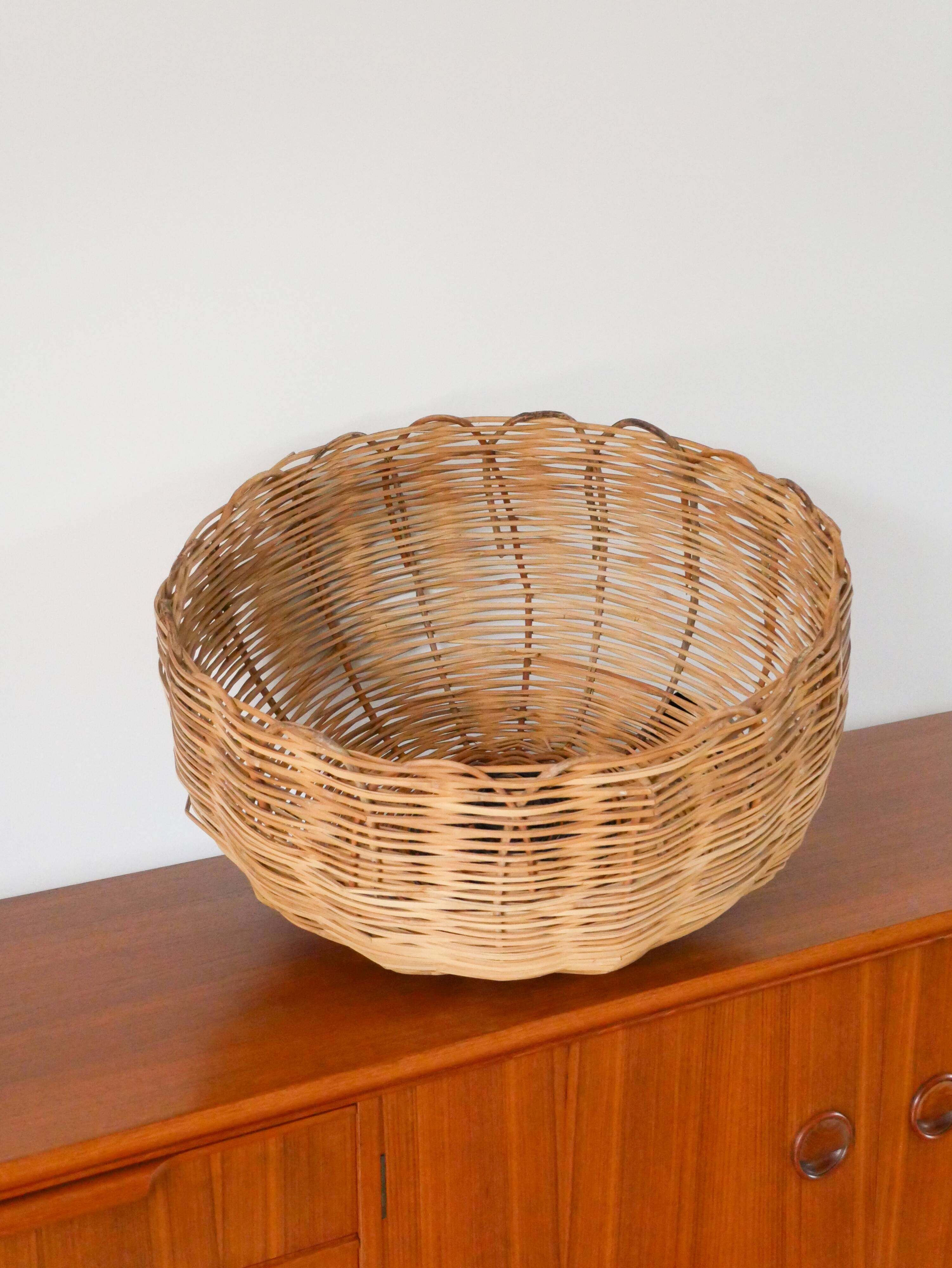 Giant wicker pendant light, round shape, 1970 - 54 X 34 cm