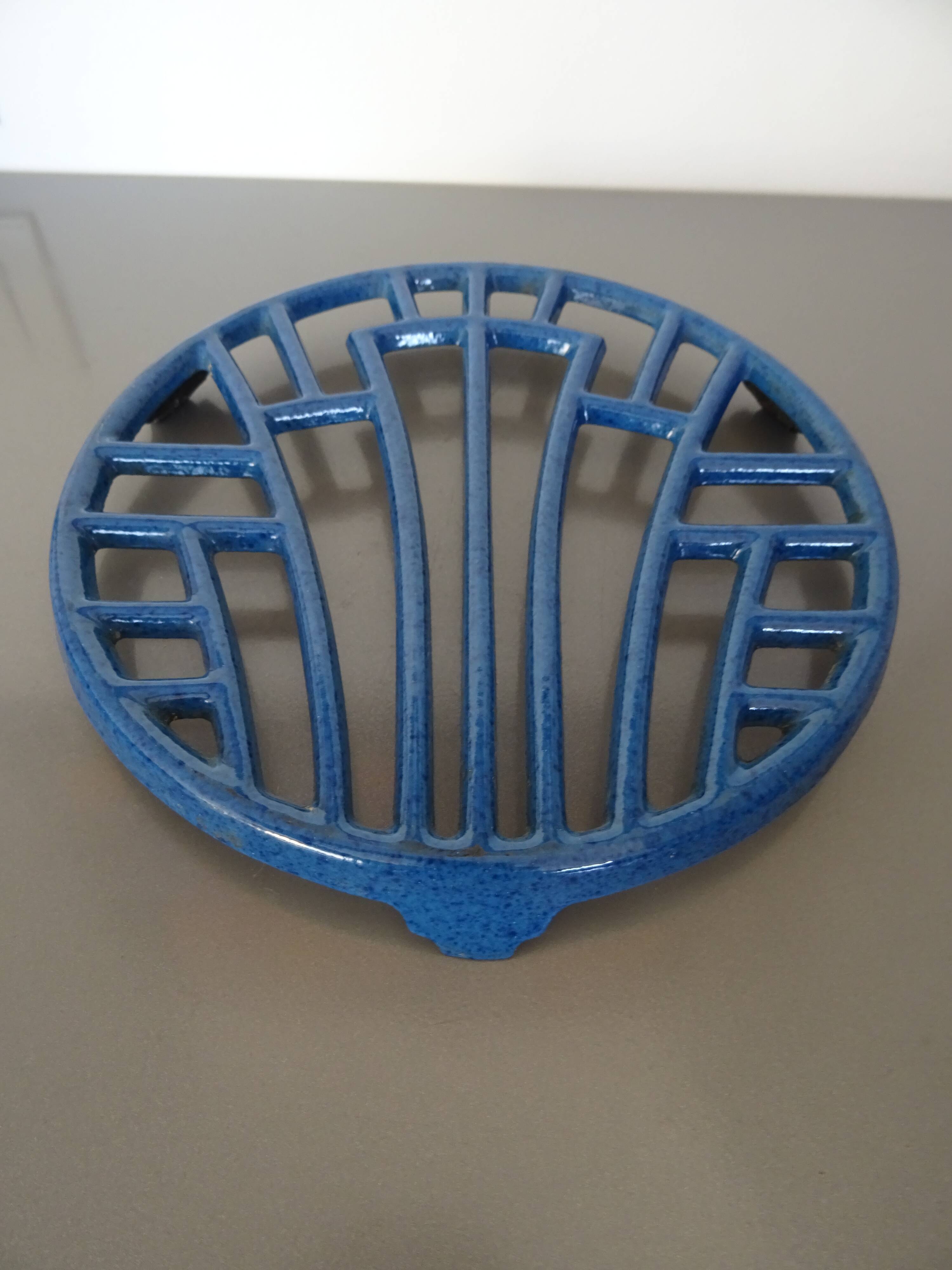 Vintage enamelled cast iron trifle