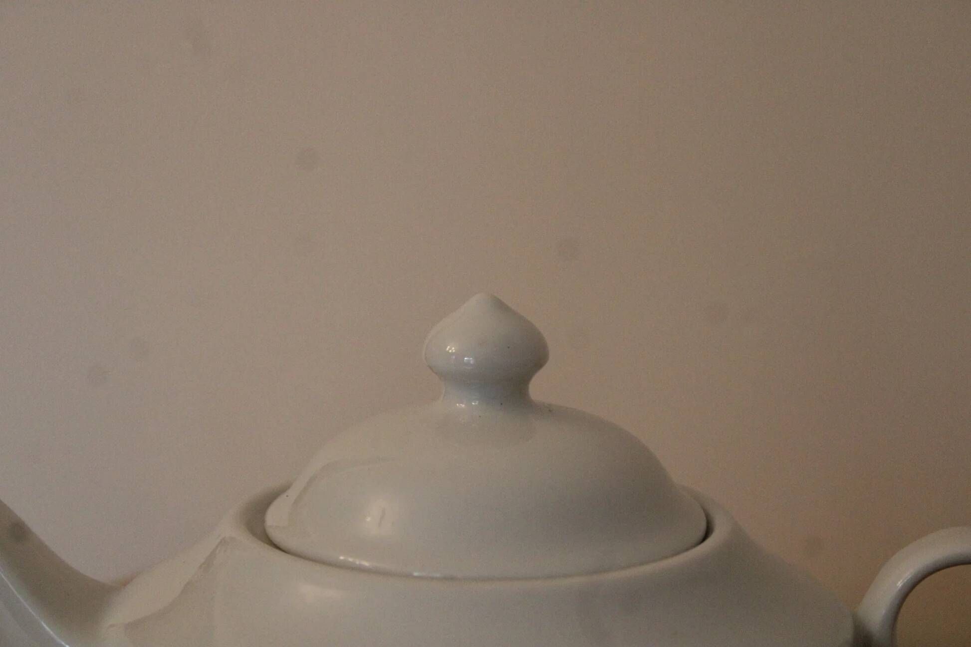 White ceramic teapot with glaze – Round shape and matching lid