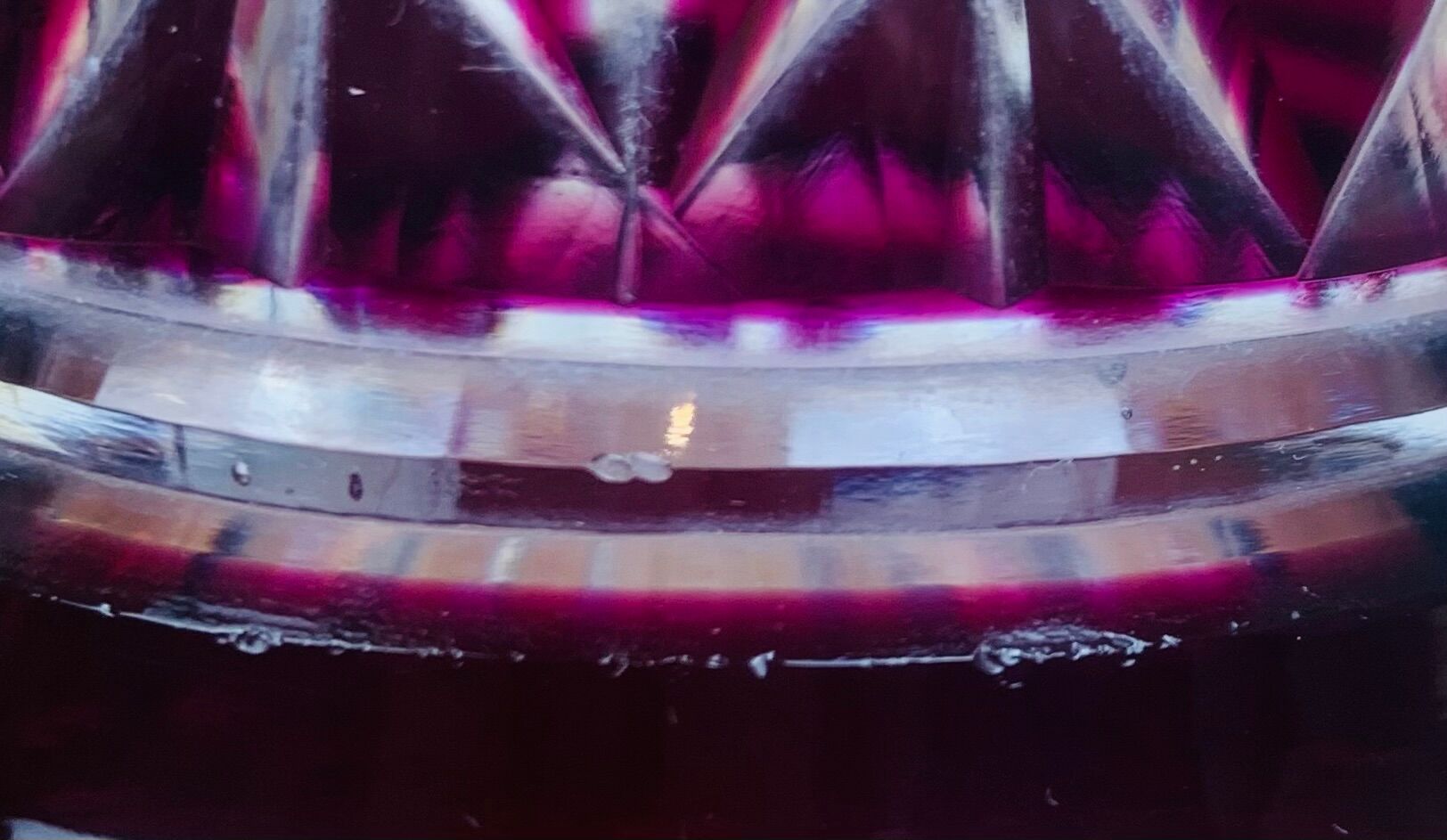 Crystal vase of Saint Louis red