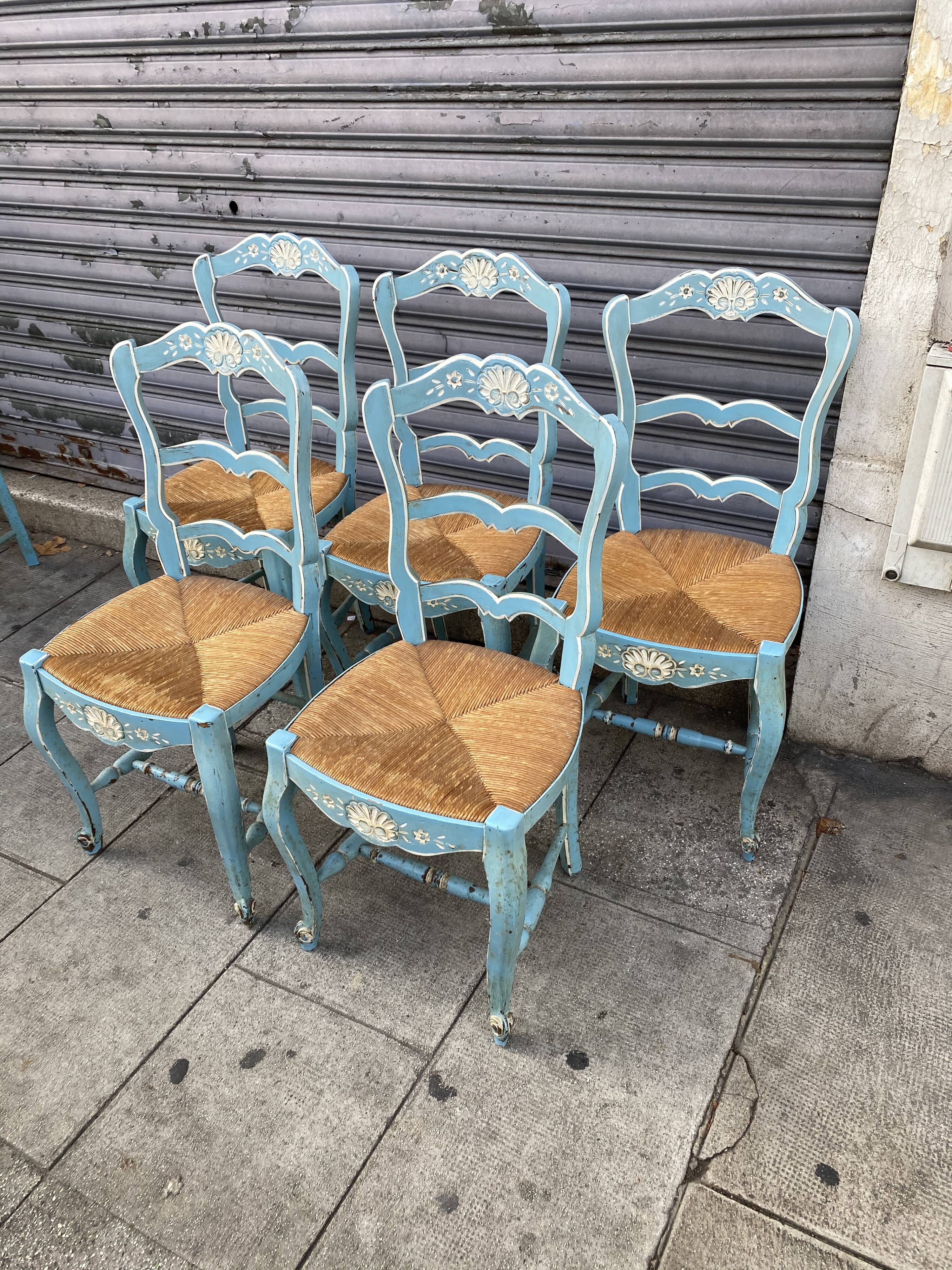 Set of 5 painted mulched chairs