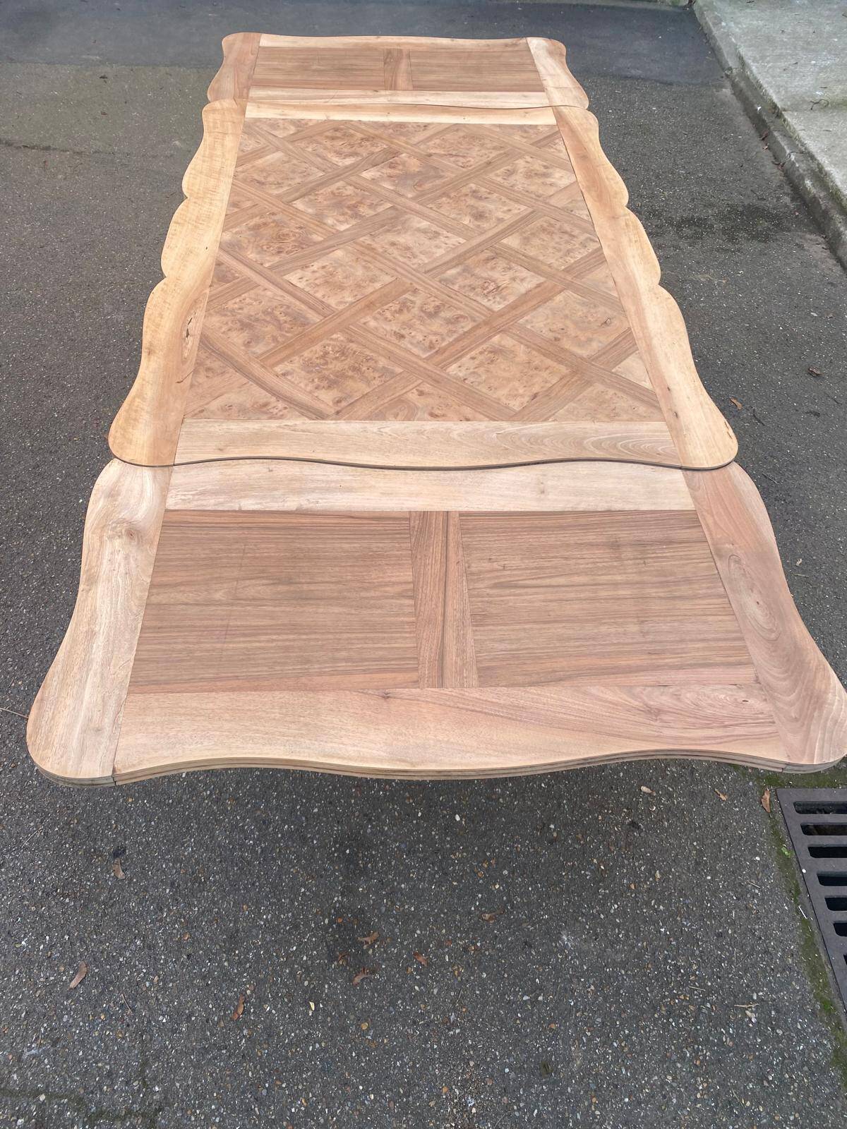 Louis XV extendable dining table, renovated, walnut, 250cm, 18th century.