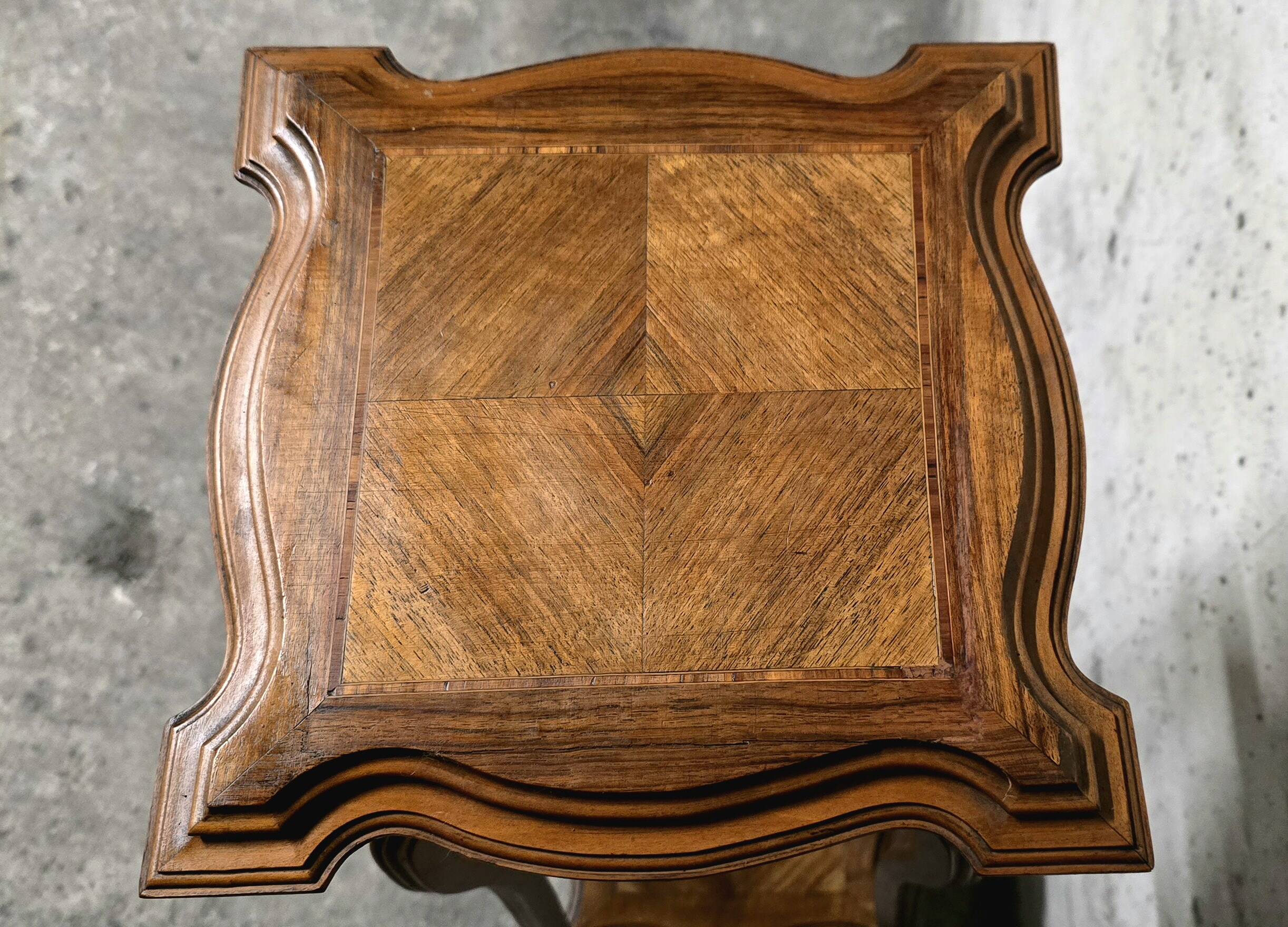 Art Nouveau High Walnut Stand - Jugendstil