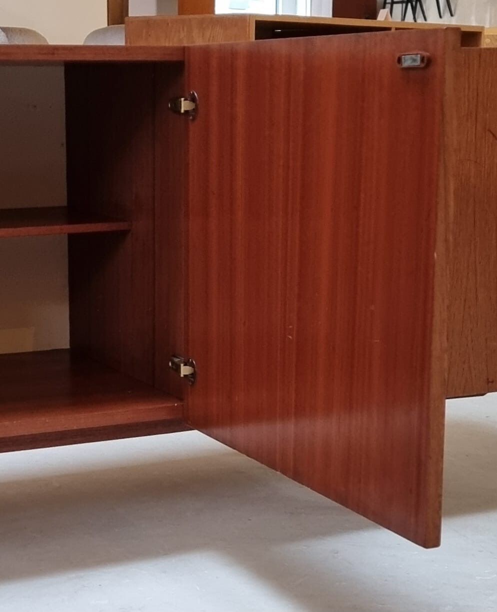 Lowboard du milieu du siècle