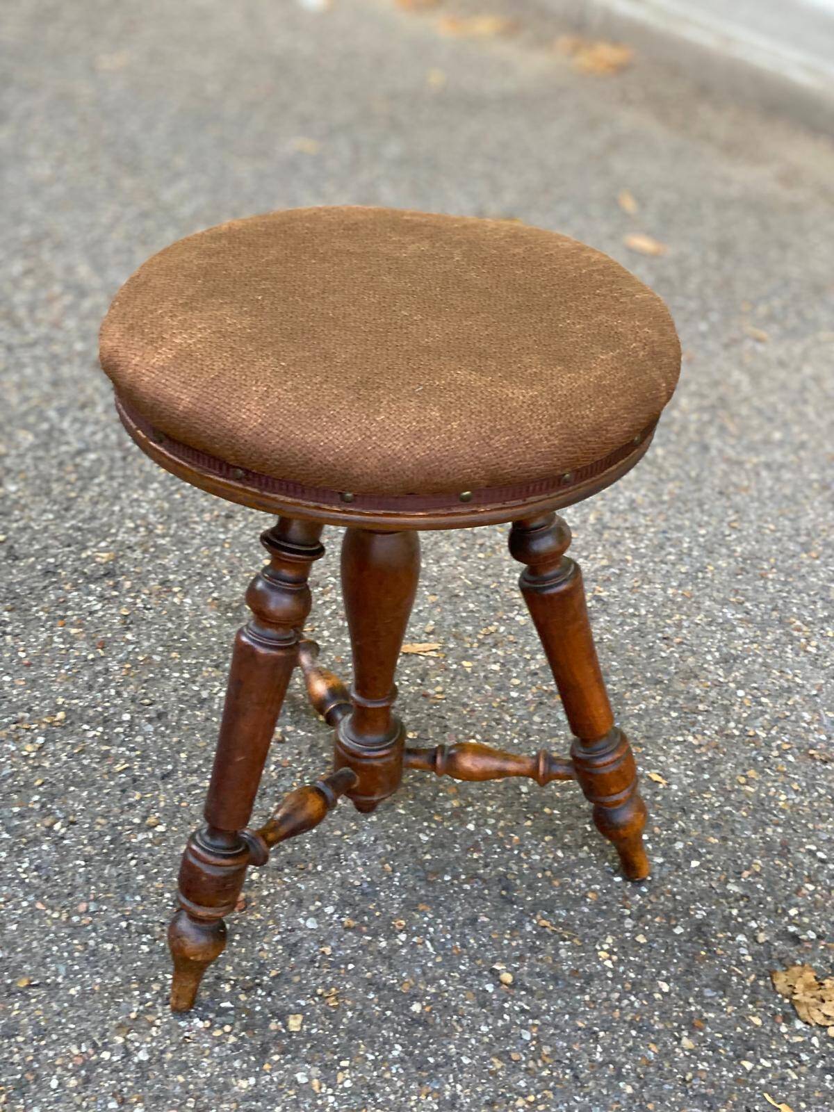 Napoleon III Adjustable Round Piano Stool