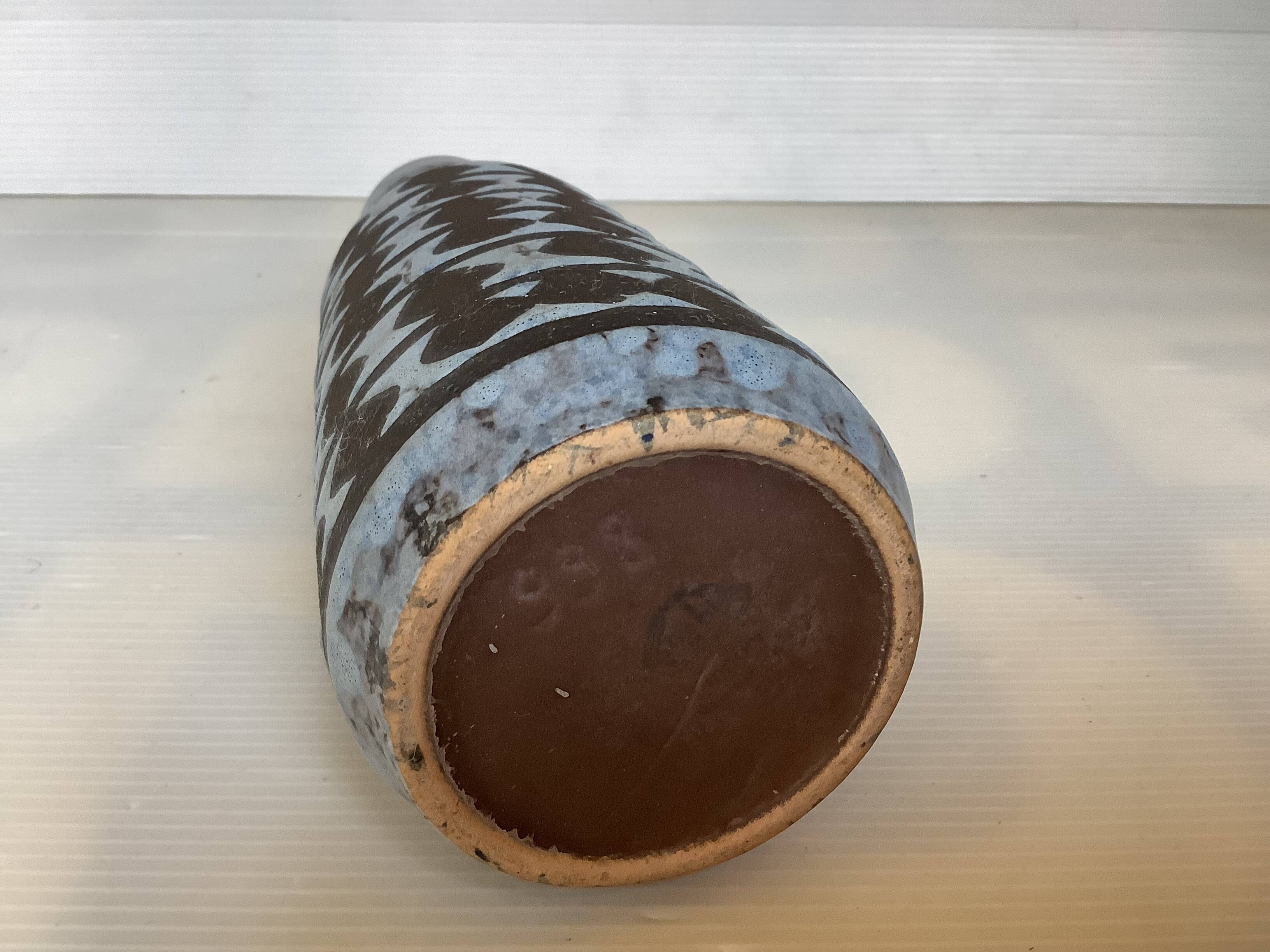 Vase made of matte and glazed ceramic.