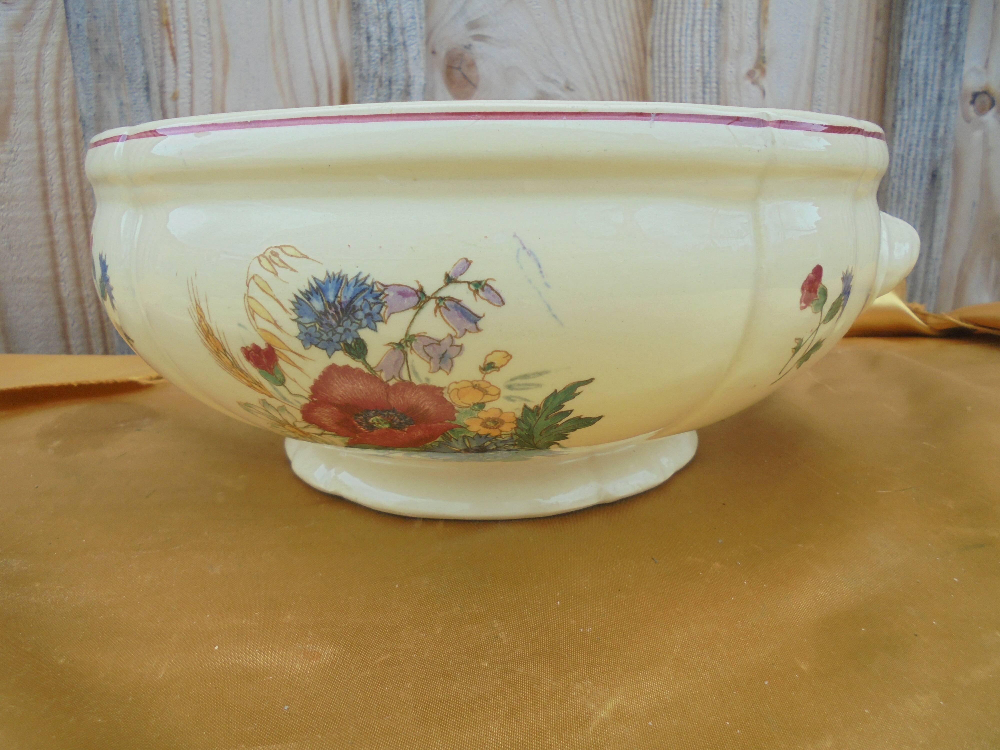 Sarreguemines AGRESTE soup tureen with flower decoration